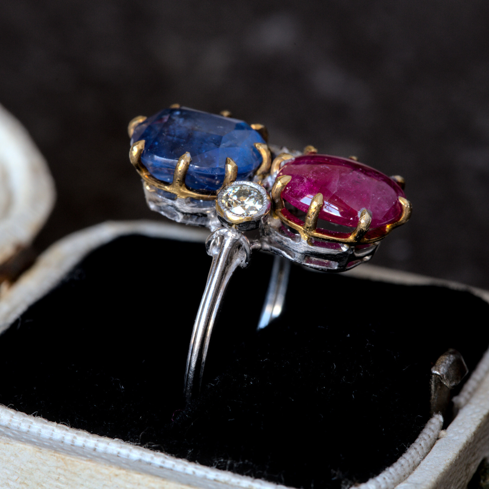 SPECTACULAR LARGE VINTAGE 18K GOLD CEYLON SAPPHIRE BURMESE RUBY DIAMOND RING