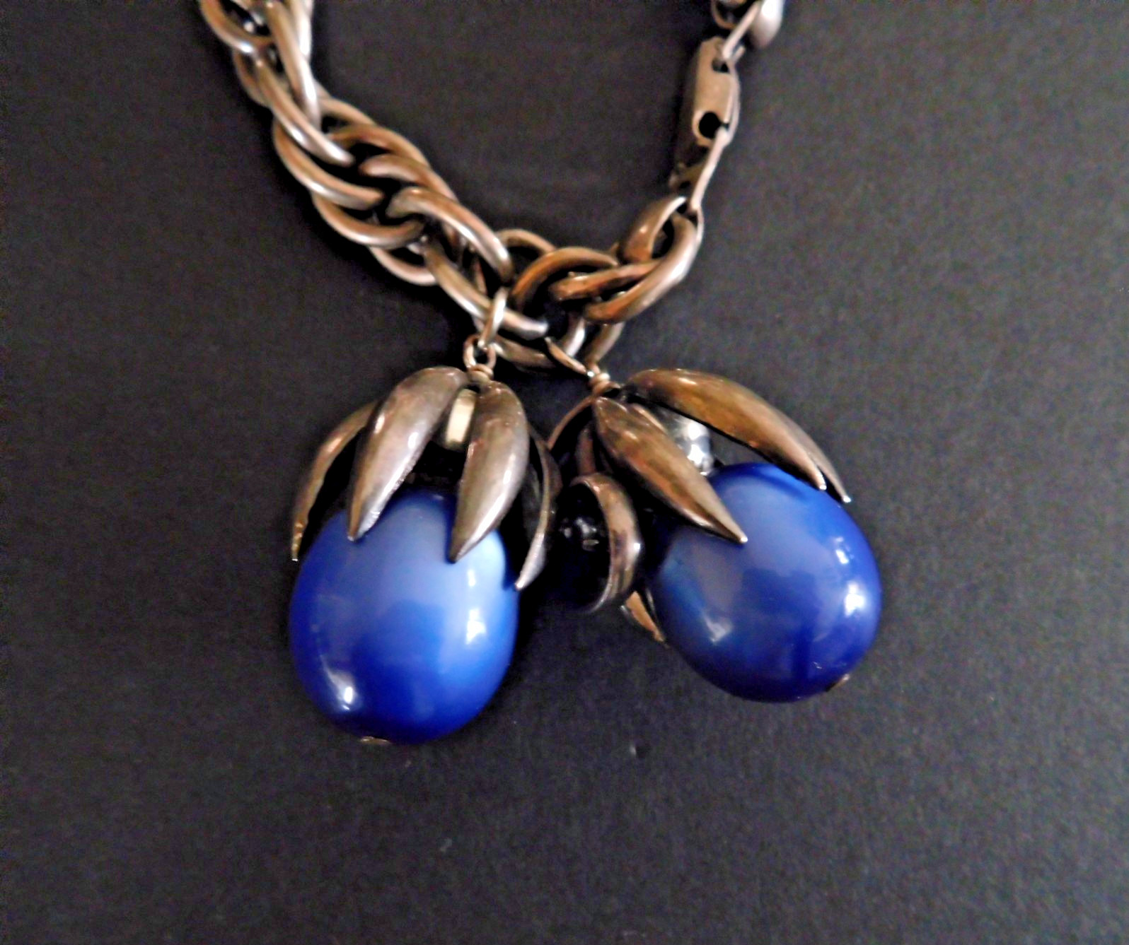 VTG. 1950’s NAPIER BLUE MOONGLOW KUMQUAT CHARM BRACELET 7 3/4″