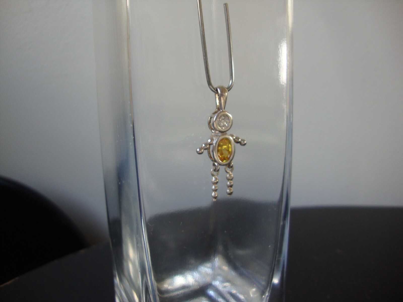 VINTAGE 1980s JIGGLY LEGS BOY OVAL YELLOW CZ BIRTHSTONE SILVER 925 CHARM/PENDANT