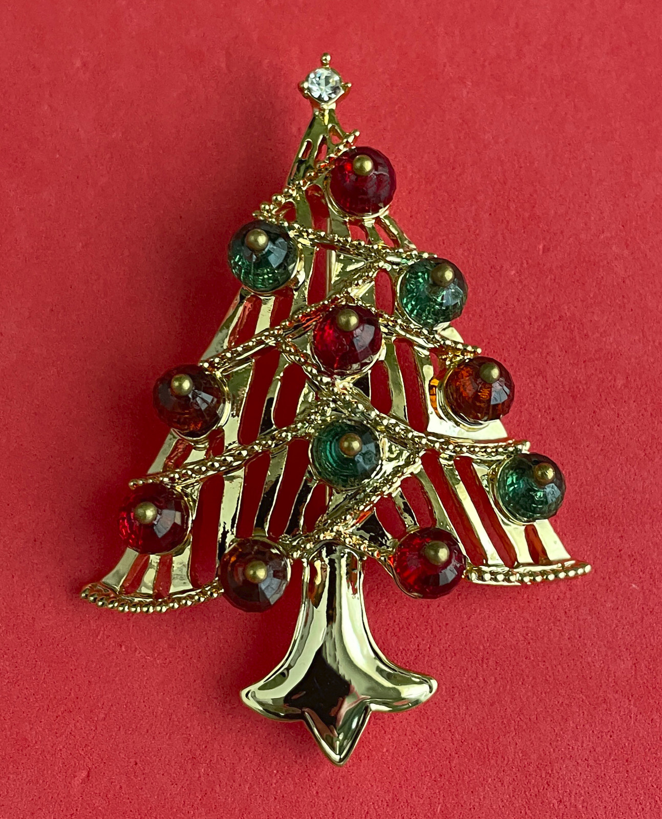VINTAGE TRIFARI CHRISTMAS TREE PIN BROOCH GOLD GREEN RED BEADS BOOK PIECE HTF 38