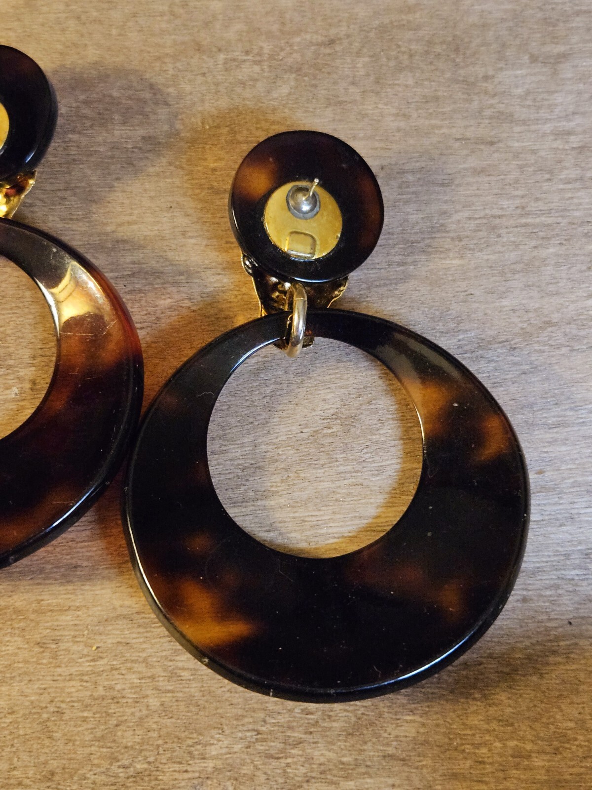 Door Knocker Earrings Tortoise Shell Acrylic Woman Head Gold Tone Pierced