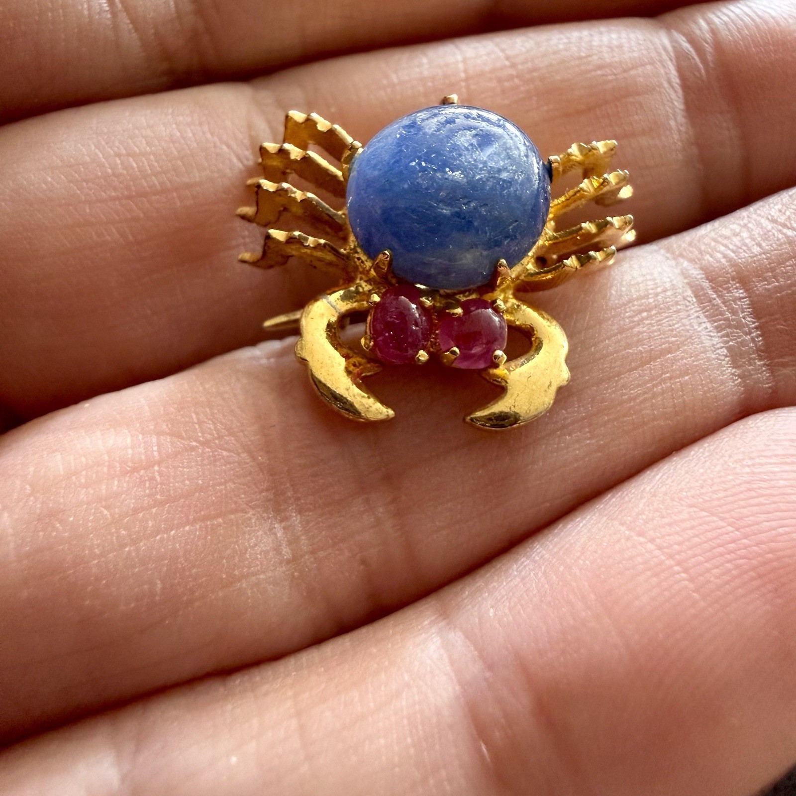 Vintage Jelly Belly Gold Plated Star Sapphire Ruby Eyes Crab C Clasp Pin Brooch