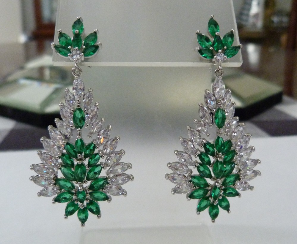 2 3/8″ LONG SPARKLING FACETED REAL LOOK GREEN & CRYSTAL DANGLE DROP EARRINGS
