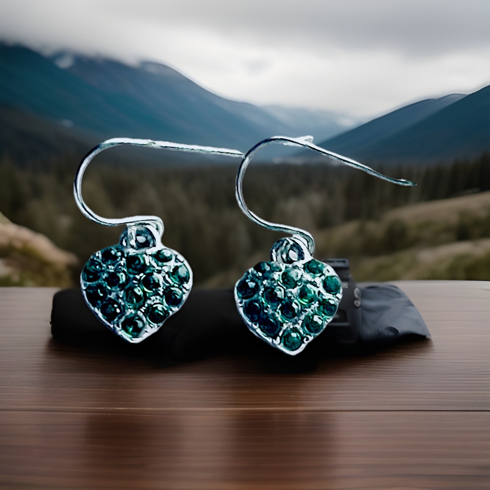 AUTH VTG HEART EARRINGS SMALL SILVER TONE EMERALD GREEN GLASS GEM PAVE DANGLE
