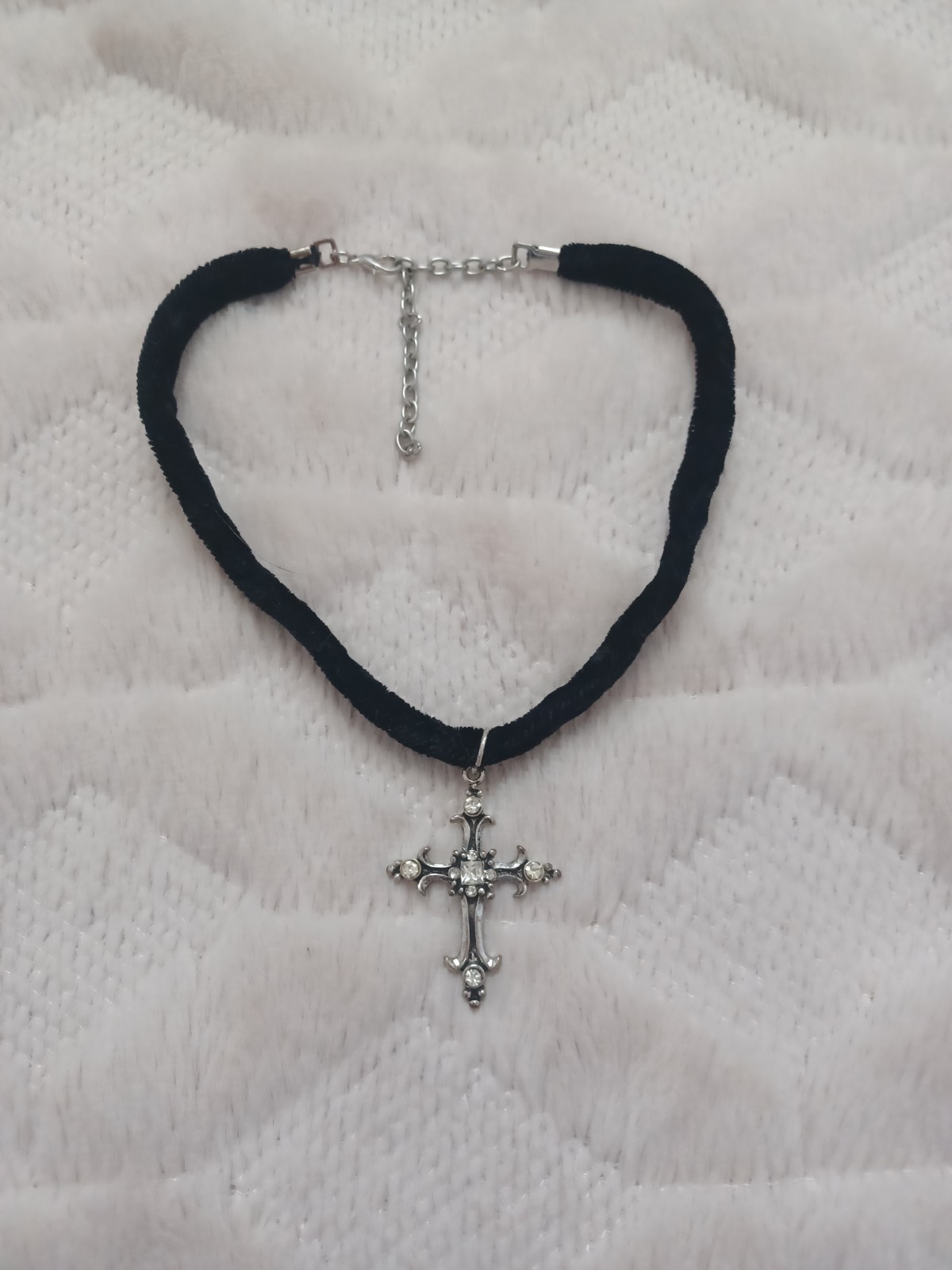 Vintage 90s Style Y2k Early 2000s Black Velvet Rope Choker W Cross Pendant Goth