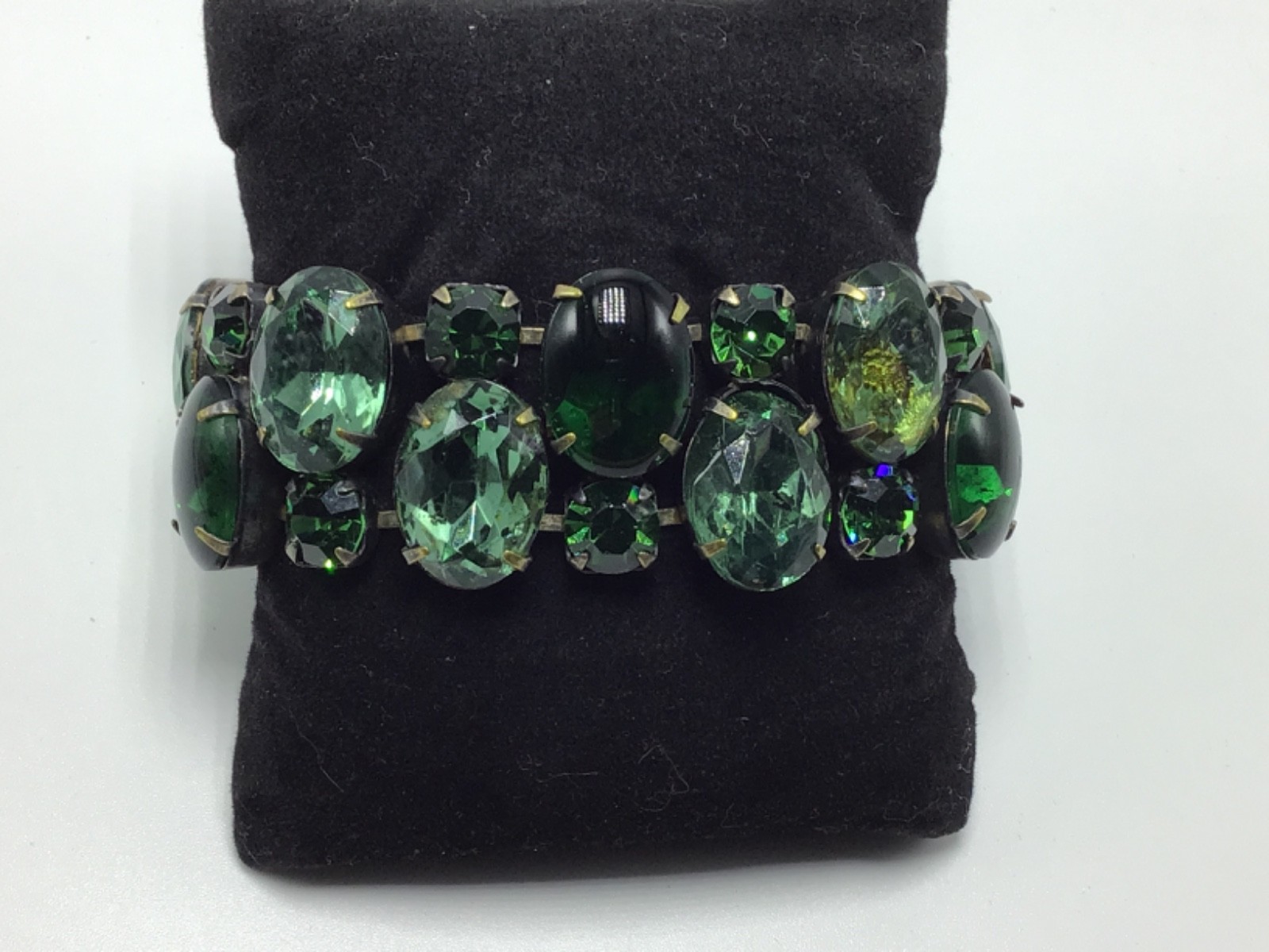 VINTAGE GREEN RHINESTONE BRACELET SAFETY CHAIN CLASP ARTICULATED UNSIGNED