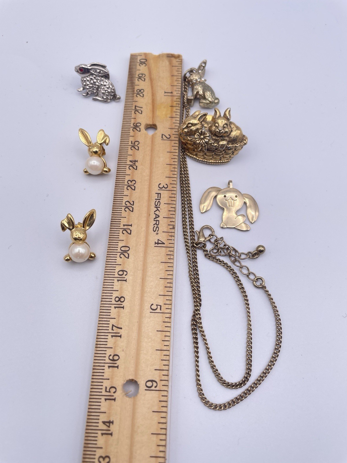 Mixed Vtg Rabbit Avon Unbranded Jewelry Lot Earrings Chain Necklace Brooch Pins