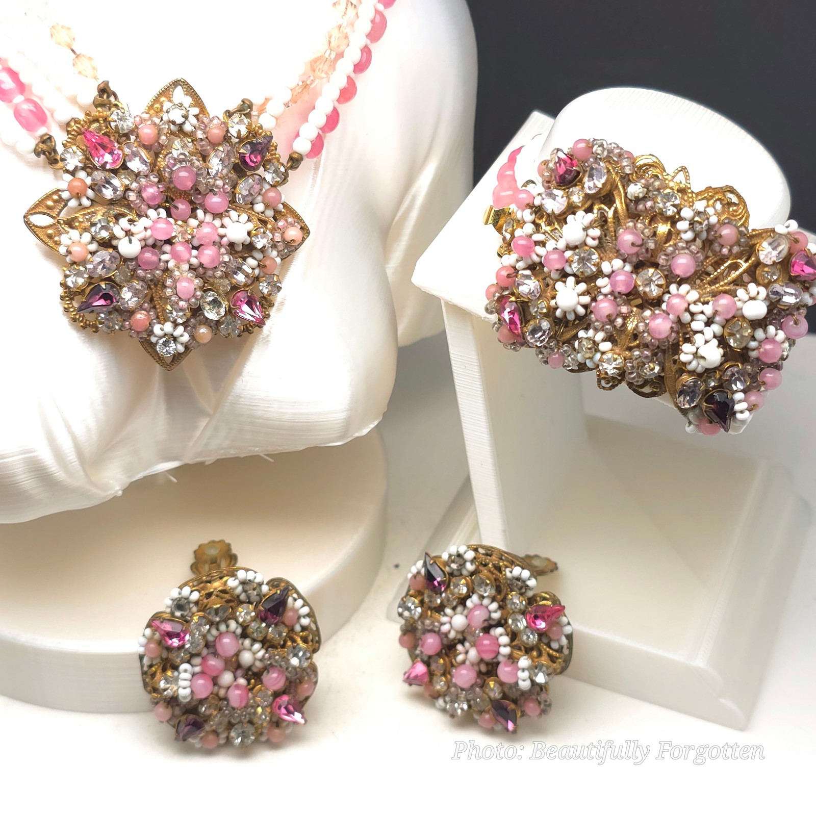 Signed ROBERT 1950s Parure Pink, Purple, White Necklace, Bracelet & Earrings Se