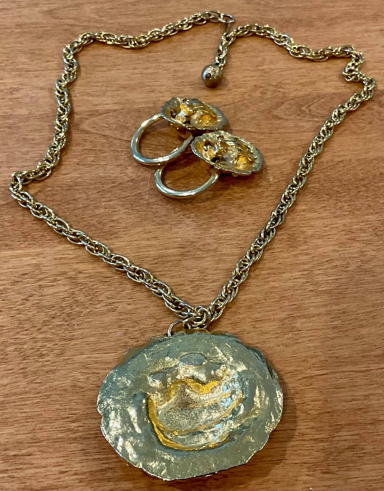 VTG KENNETH J LANE LION 2.5”PENDANT 24” NECKLACE WITH LION DOORKNOCKER EARRINGS