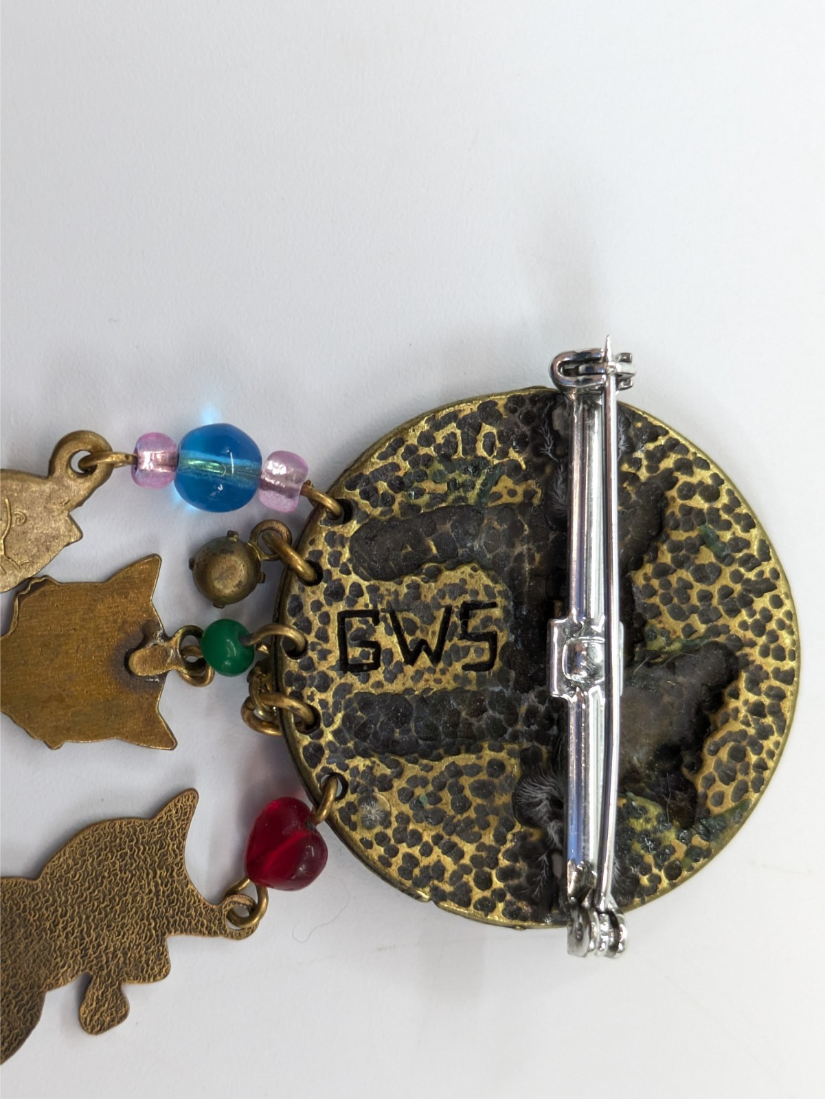 VTG Glassworks Studio Dangle Cat Charm Rhinestone Bronze/Brass Brooch Pin 4.5″