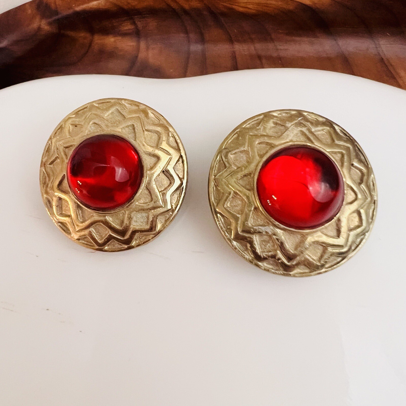 Vintage Galleria Gripoix Glass Earrings Cabochon Clip On Red Gold T Round 4620