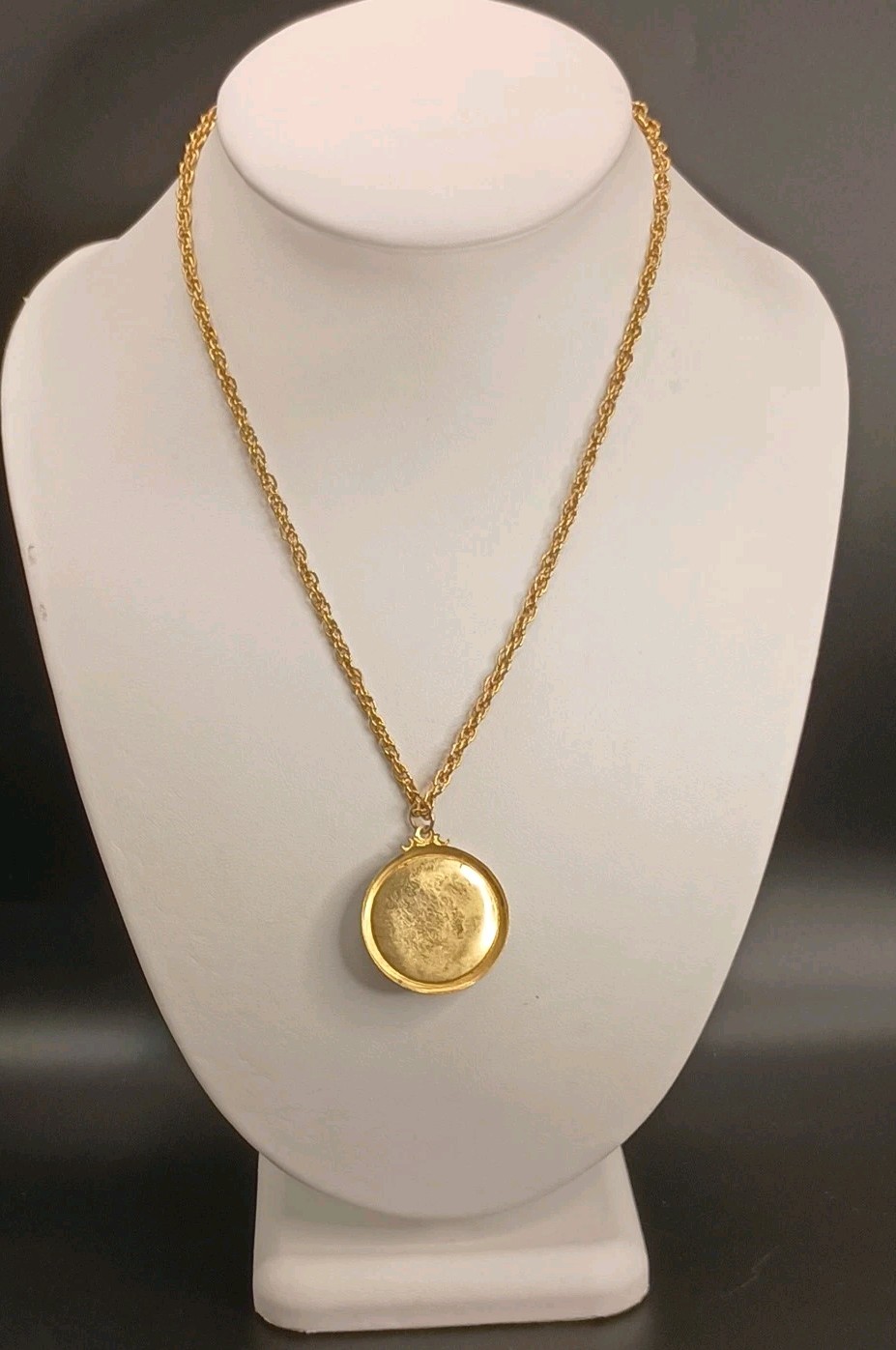 Vintage Foil Glass Pendant Necklace Green Aventurine Flake Gold Tone 19″