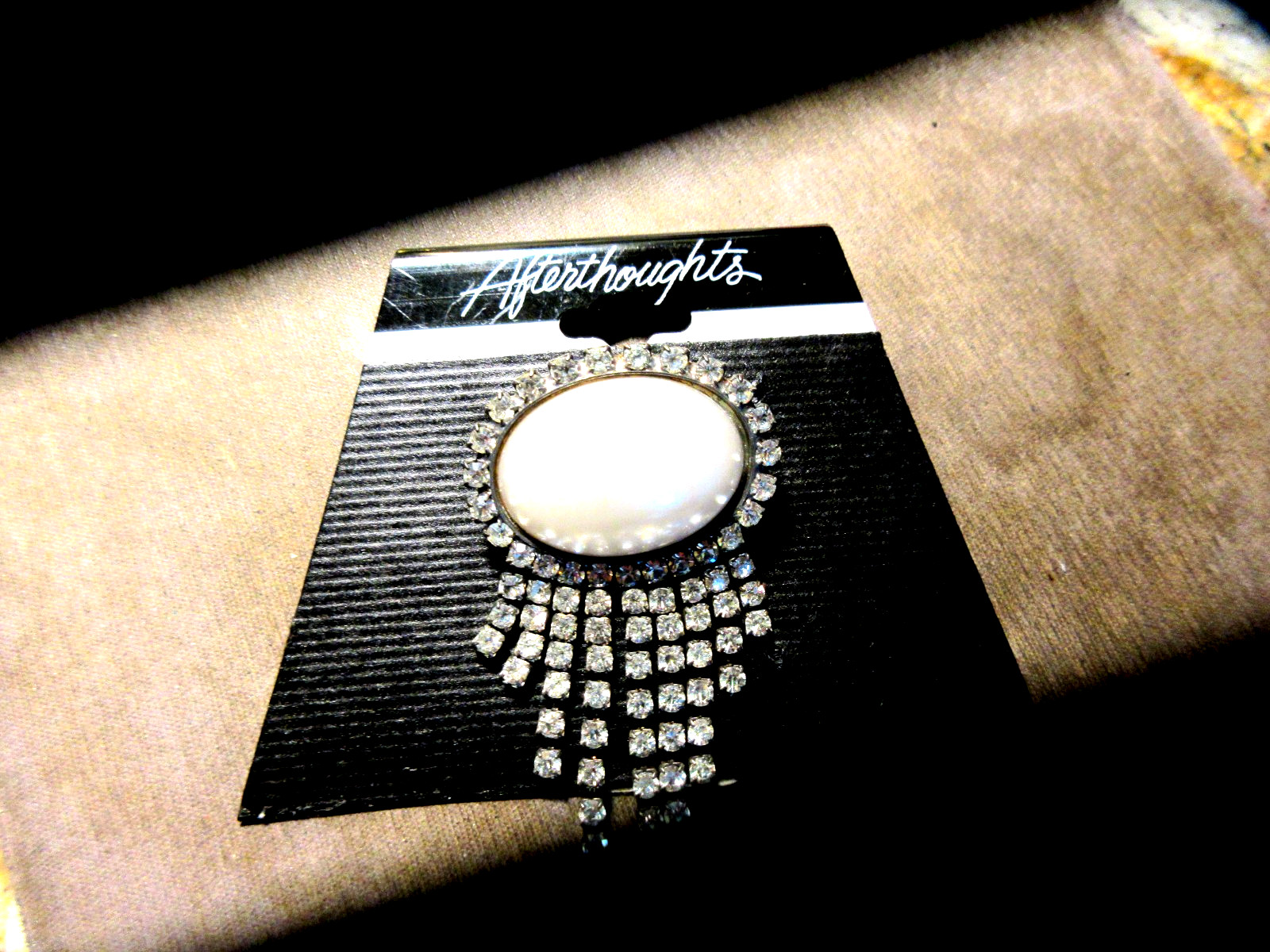 VINTAGE SIGNED Afterthouhts/Carimar FAUX PEARL Rhinestone BROOCH Slver Tone