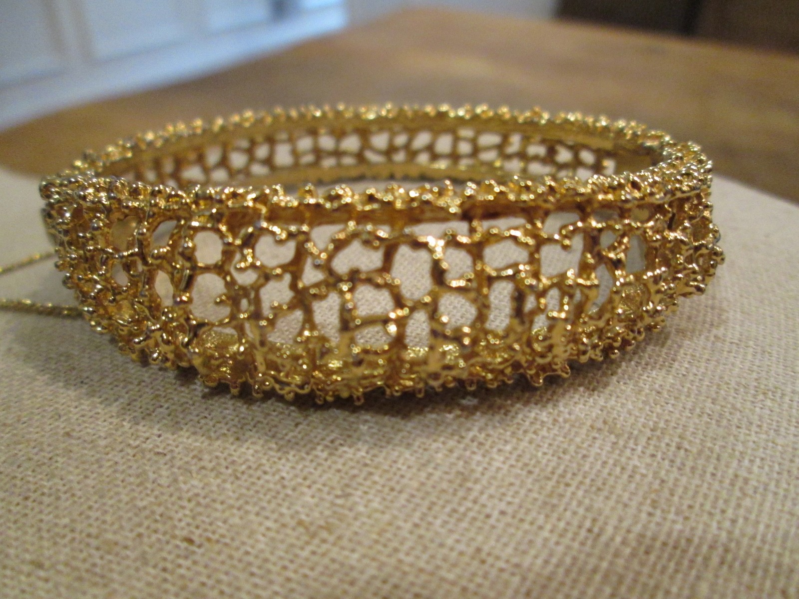 VINTAGE Gold Tone Open Work Filigree Hinged Bangle Bracelet Safety Chain 8”