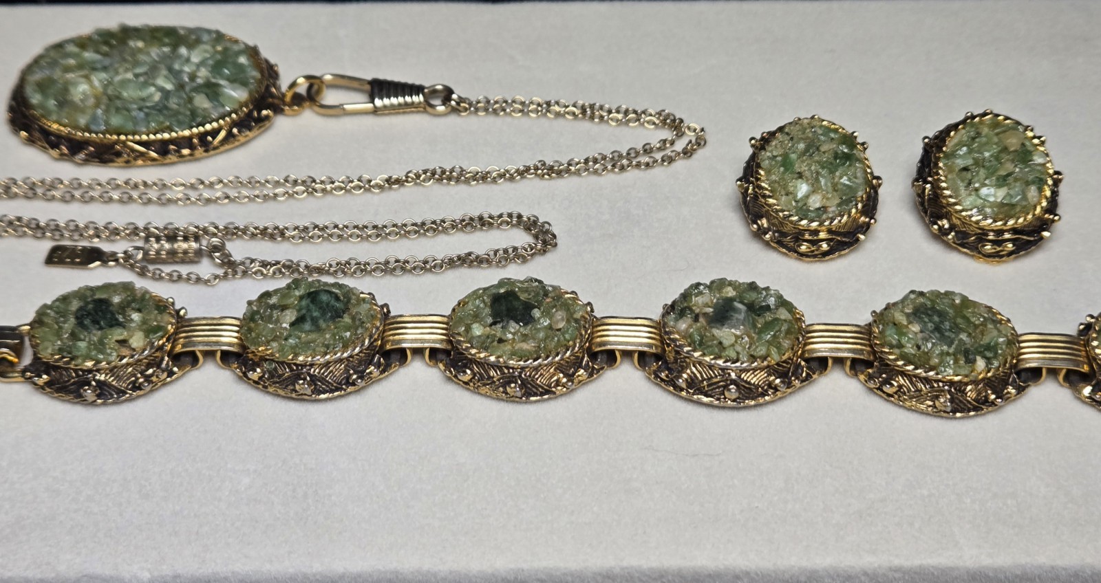 Antique Circa 1920s Jewelry Set Bracelet Earrings Necklace Ring Jade Chips