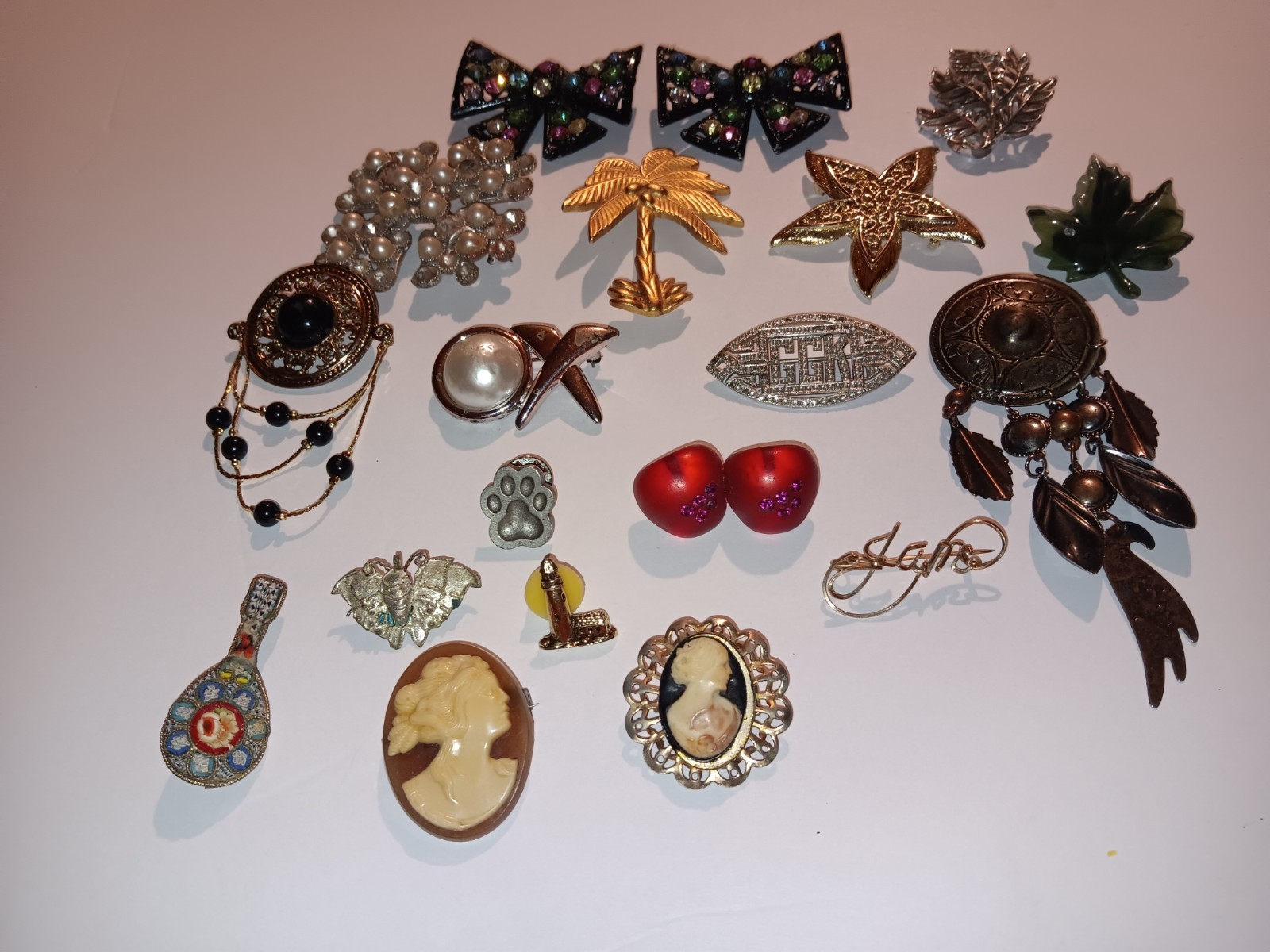 17 Vintage Brooches Different Shapes And Sizes A Pair Of Tiptoes Shoe Clips
