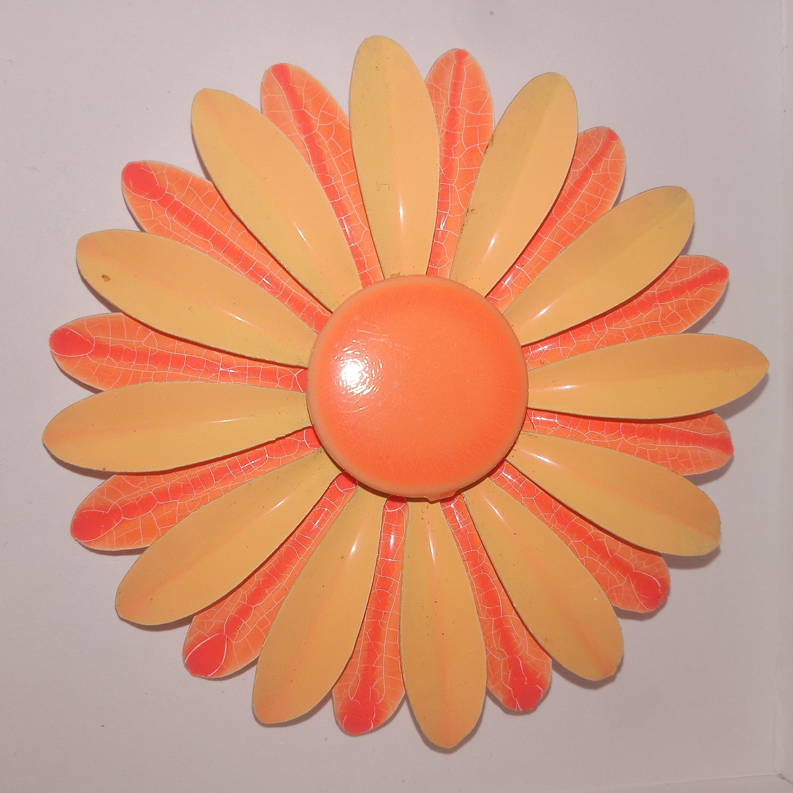 Vintage Retro 70’s Flower Power Coral Enamel Daisy Brooch