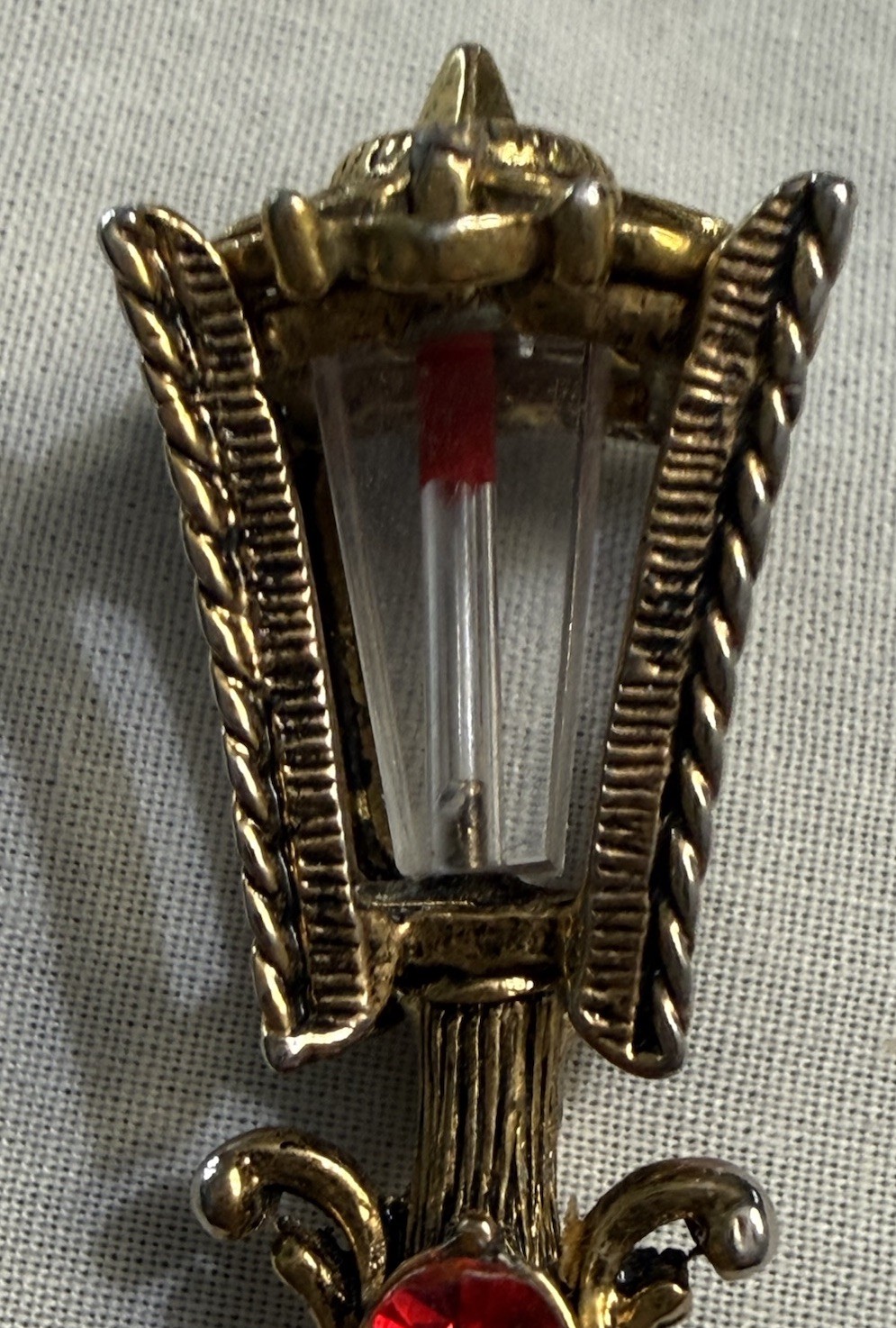 Vintage Signed Hollycraft Victorian Christmas Lamp Post Brooch Pin 1950’s