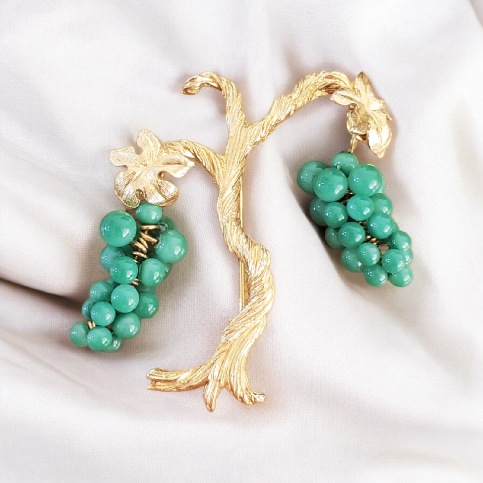 Vintage Marvella Green Jade Grape Cluster Dangle Brooch Pin