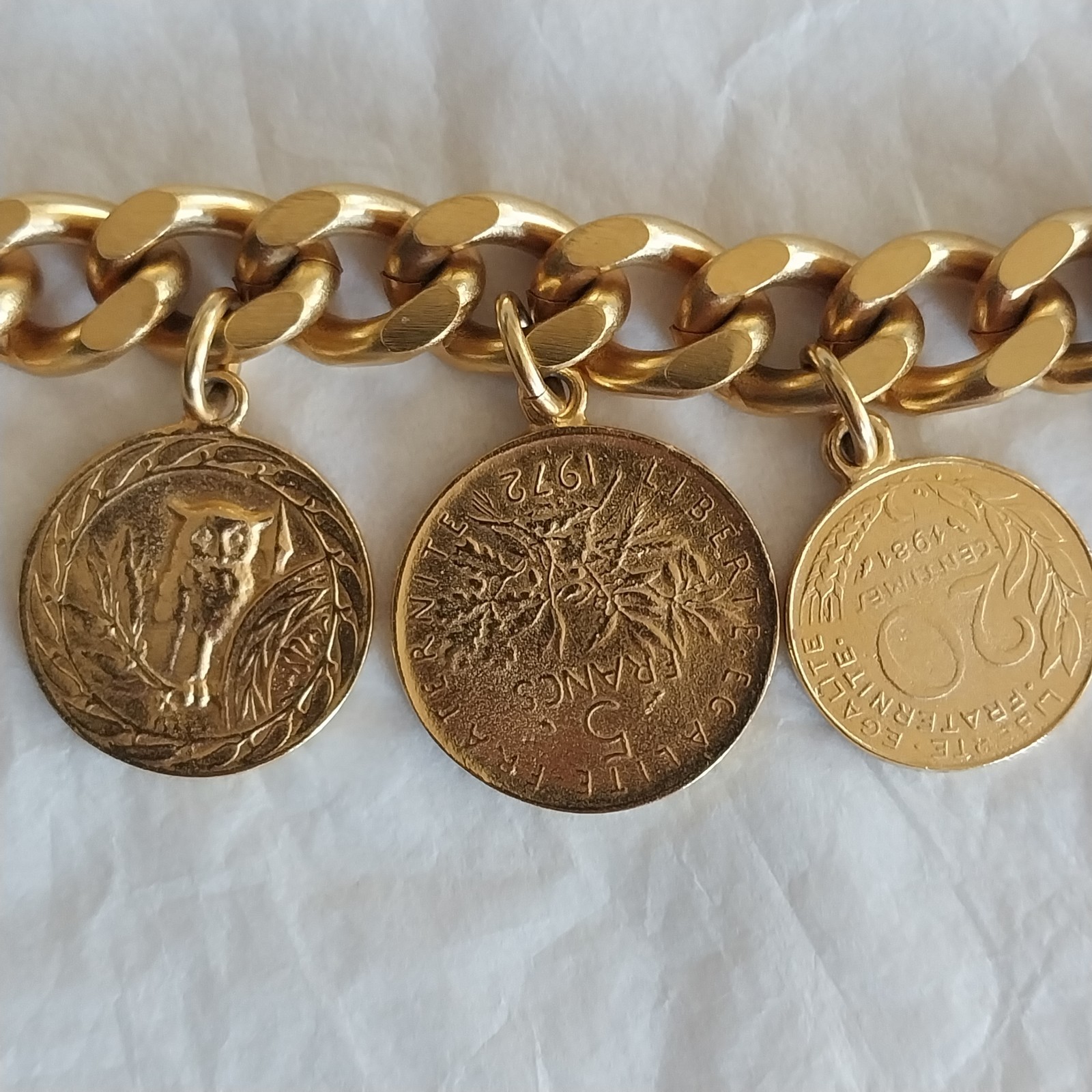 Vtg Ben Amun Gold Tone Coin Charm Chain Toggle Bracelet 7.5” Statement Estate