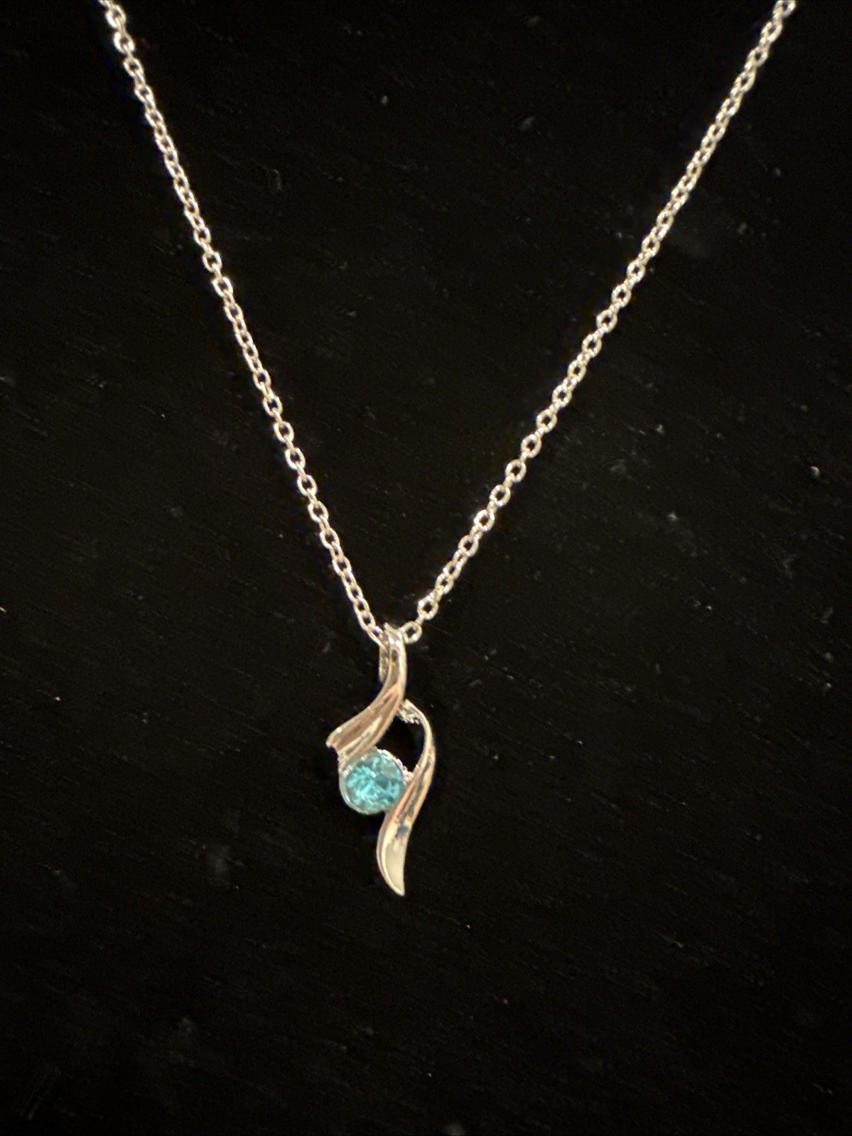 Silver Tone Costume Blue Rhinestone Pendant Necklace 16″ Beautiful NWOT