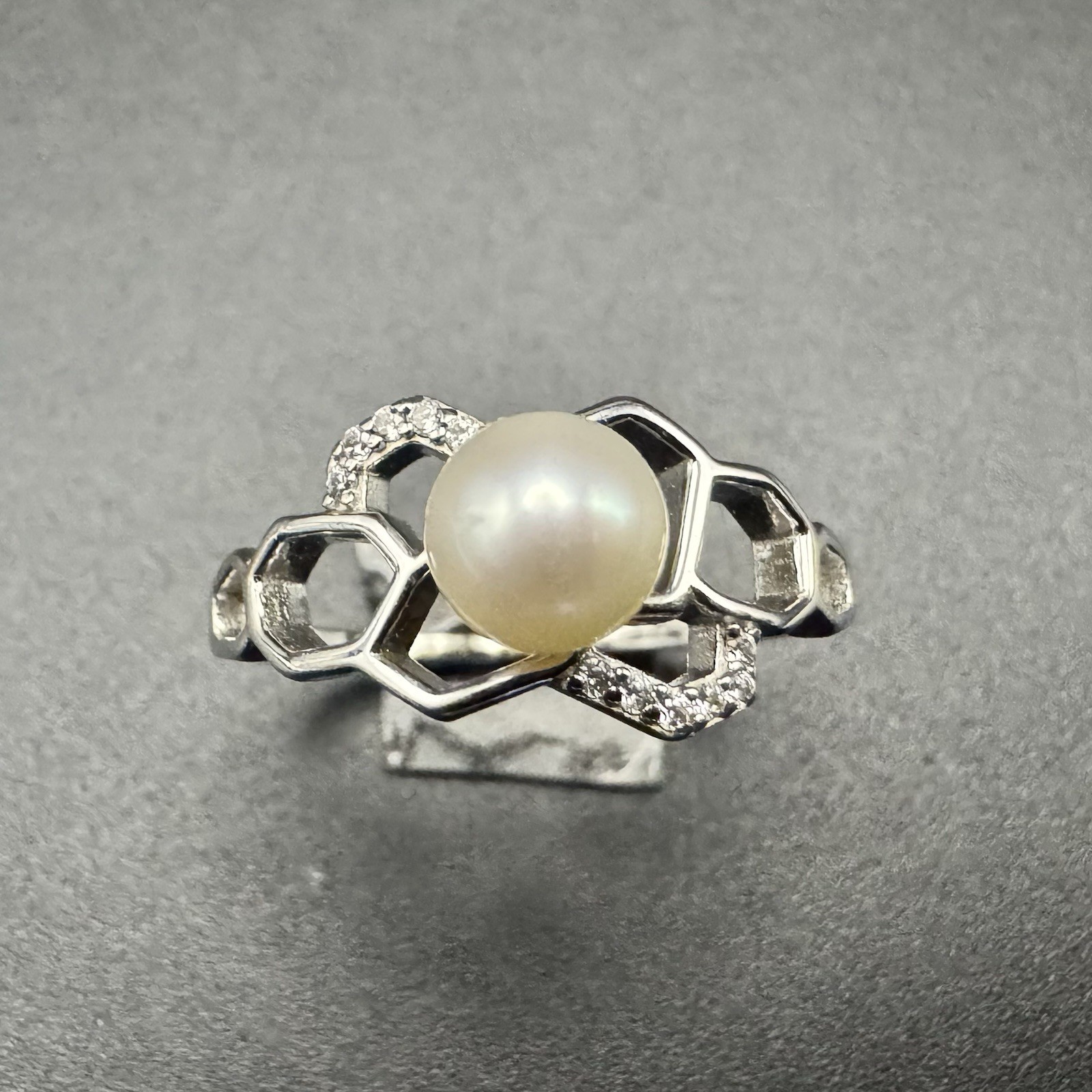 Vintage Sterling Silver .925 Pearl Ring w Small Stones Size 8 Weight 2.42g
