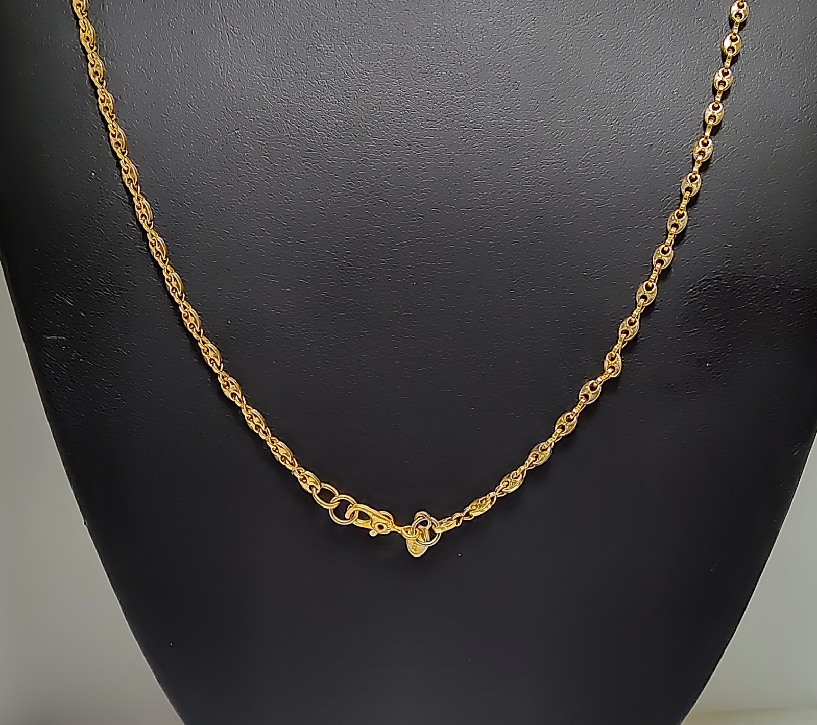 Beautiful Vintage signed MONET 24″ X-Long Gold Tone Chain Link Necklace