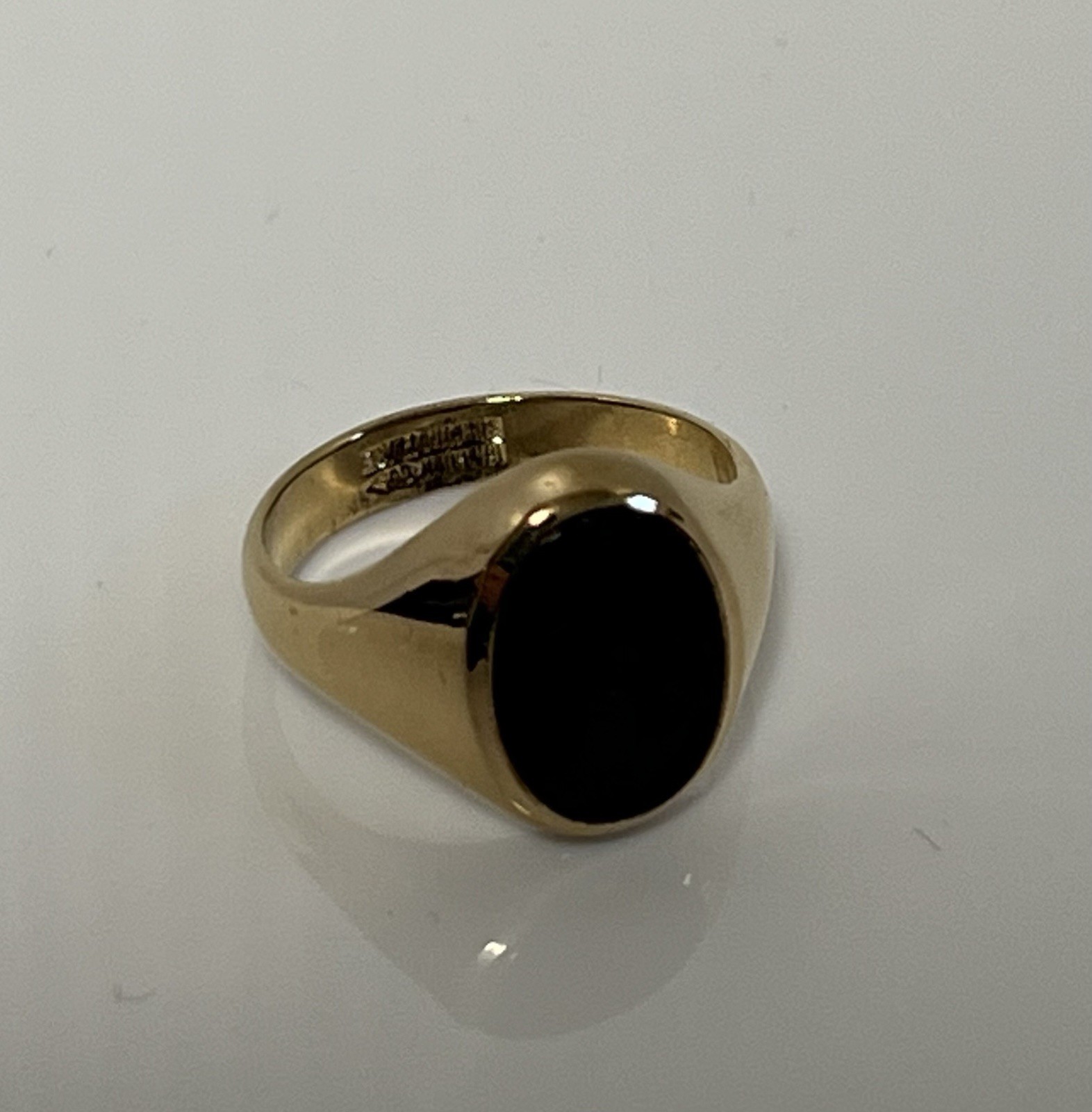 Vintage 18k Gold Electroplated Unisex Signet Ring w Oval Black Stone ~Size 8.5