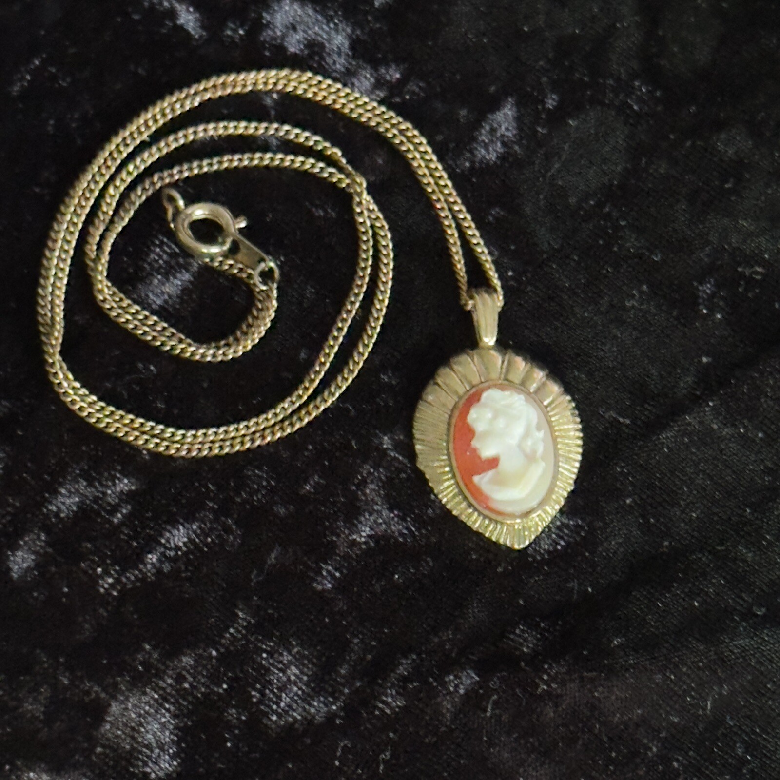 VINTAGE CAMEO LADY Gold Tone Orange & Cream Colored Carved Profile Pendant Charm