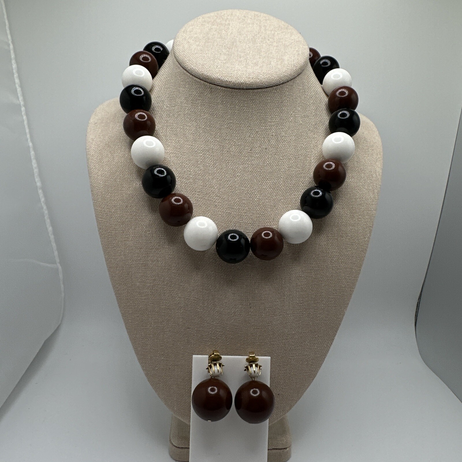 Vintage Black White & Brown Lucite Beaded 18.5mm Necklace & Clip On Earrings Set