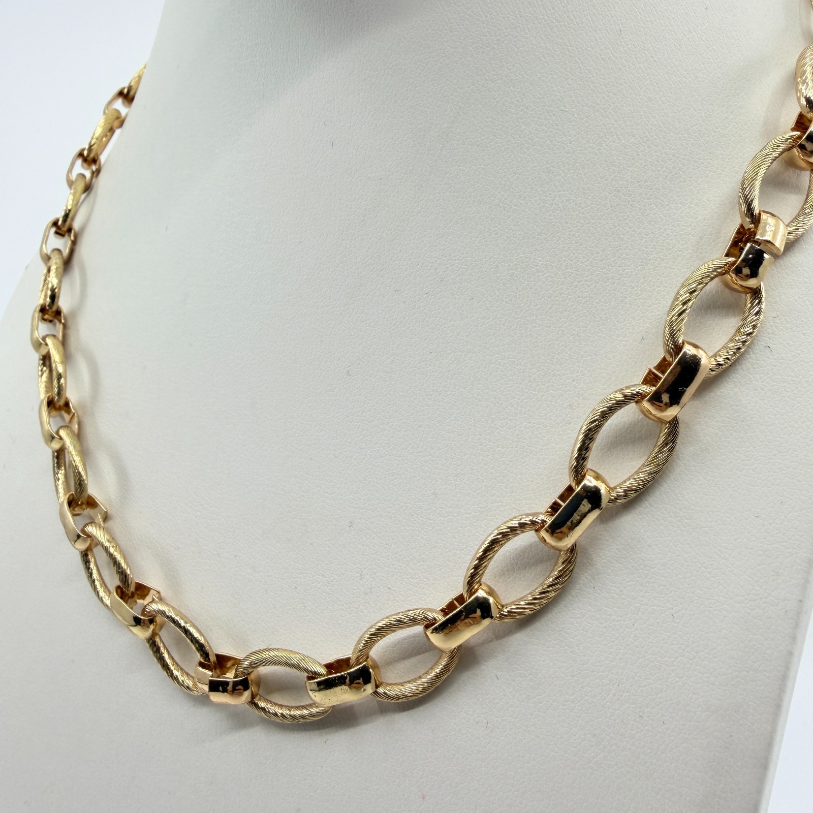 Vintage Gold Tone Textured Oval Link Collar Necklace Retro Adjustable Extender