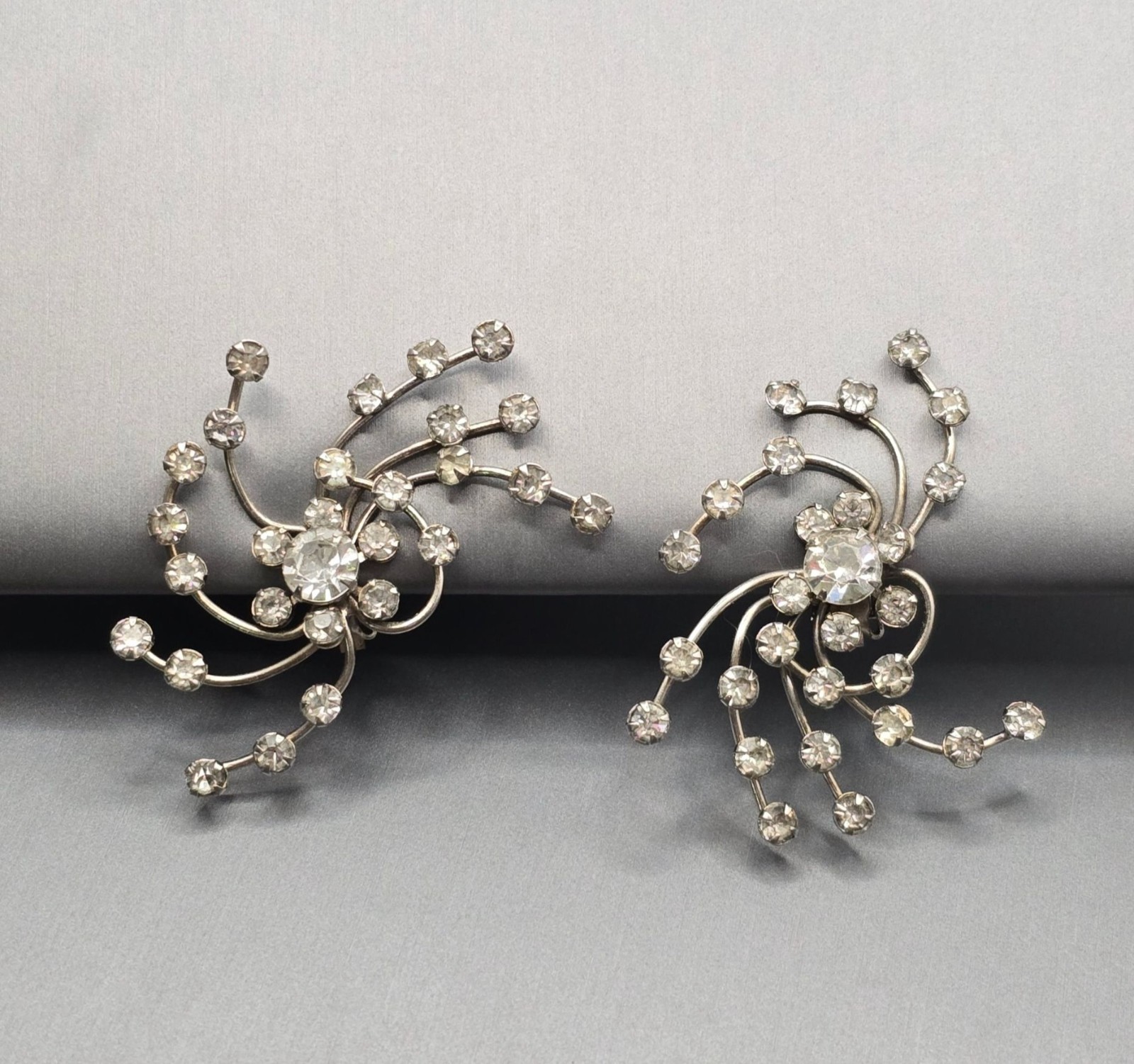 Vintage Rhinestone Clip On Earrings 2.25″ Silver Mid Century Atomic Starburst