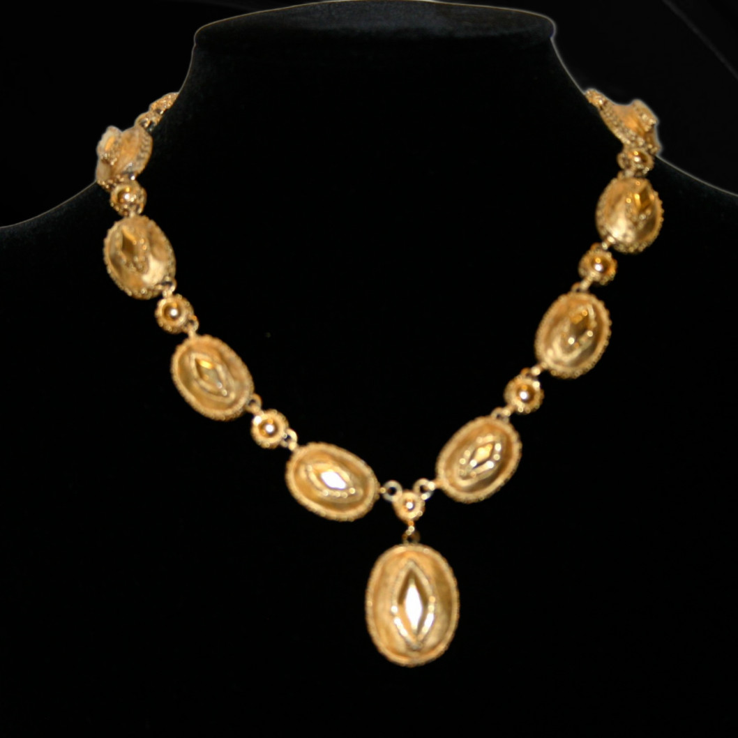 Vintage Hattie Carnegie Signed Gold Tone Collar Necklace