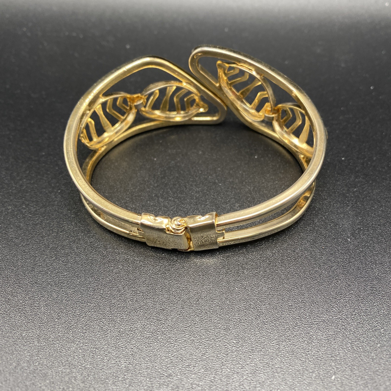 Vintage Bangle Bracelet Gold Tone Open Work Hinged Signed Hong Kong Hinged