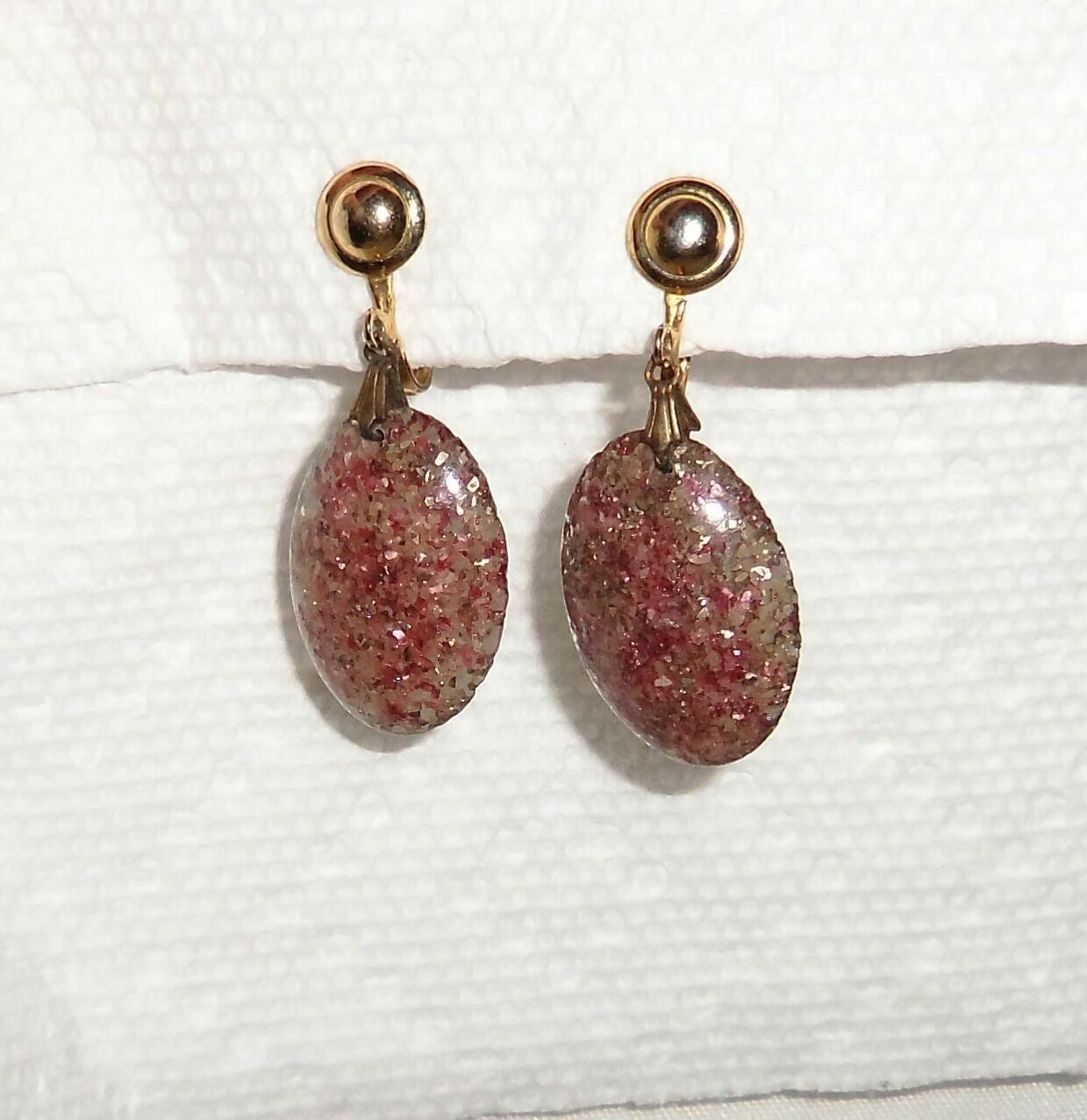 screw back earrings vintage dangle flecked plastic disk 1 1/2″ across