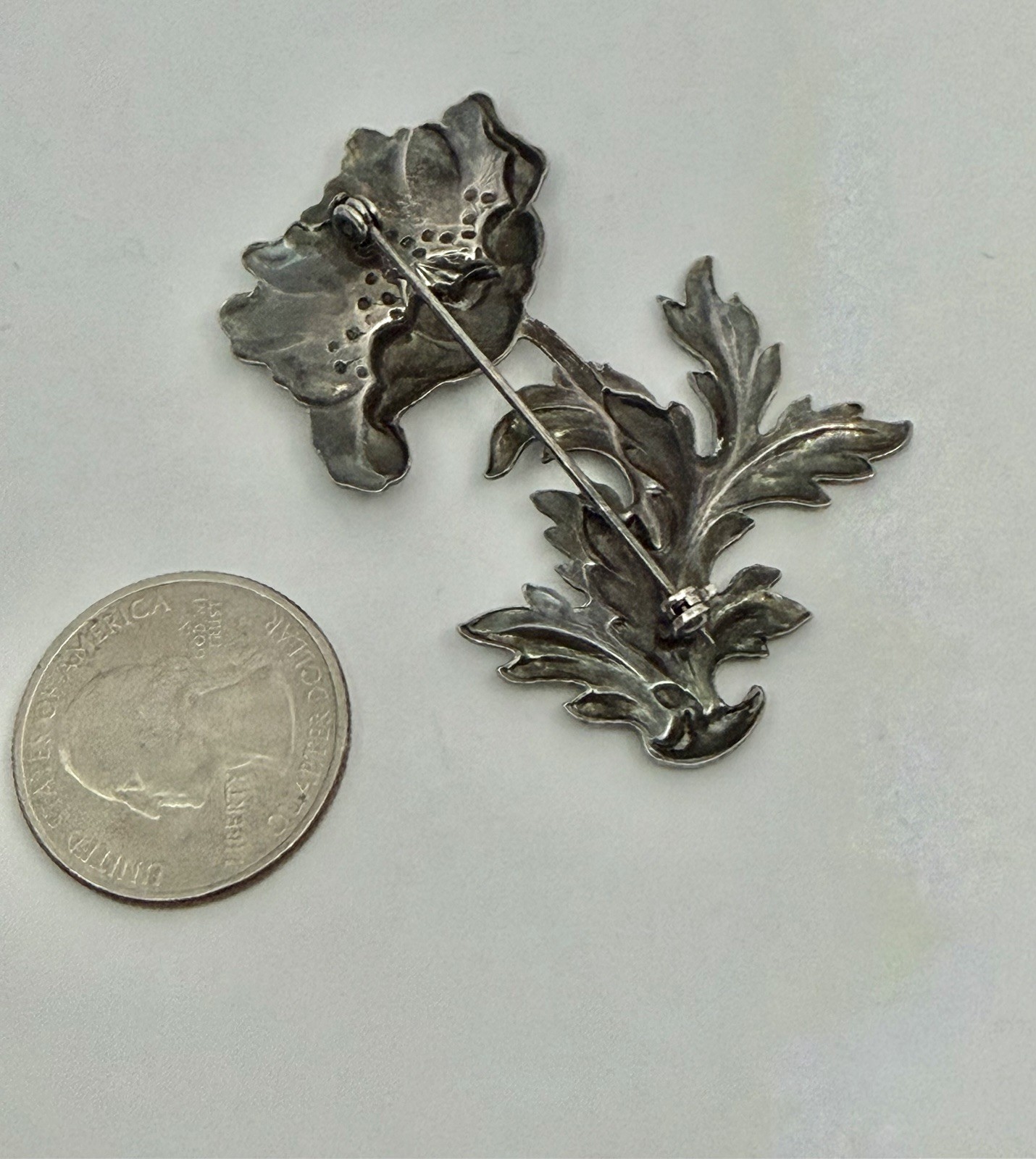 Vintage Art Nouveau Style Detailed Poppy Flower Silvertone Brooch