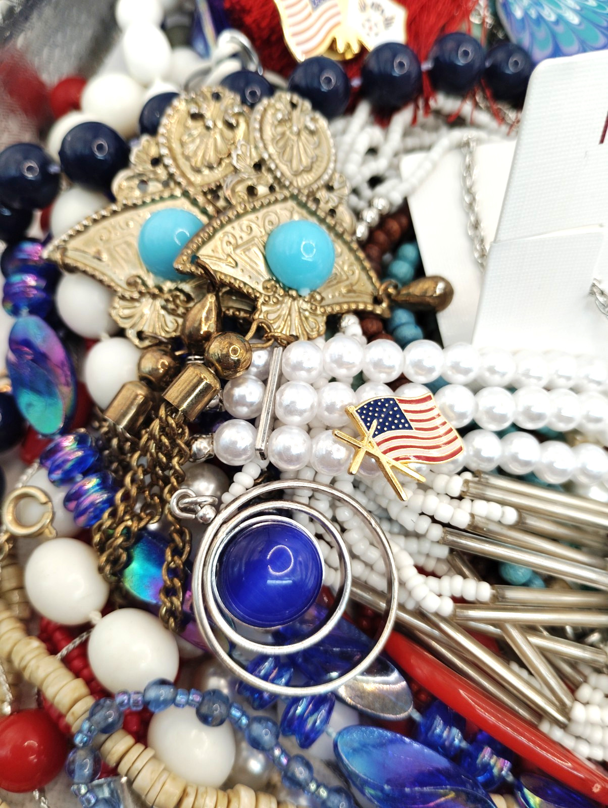 135 Vtg Wearable Pcs RED, WHITE & BLUE Patriotic Mixed Lot, FREE SHIP! Lot#681