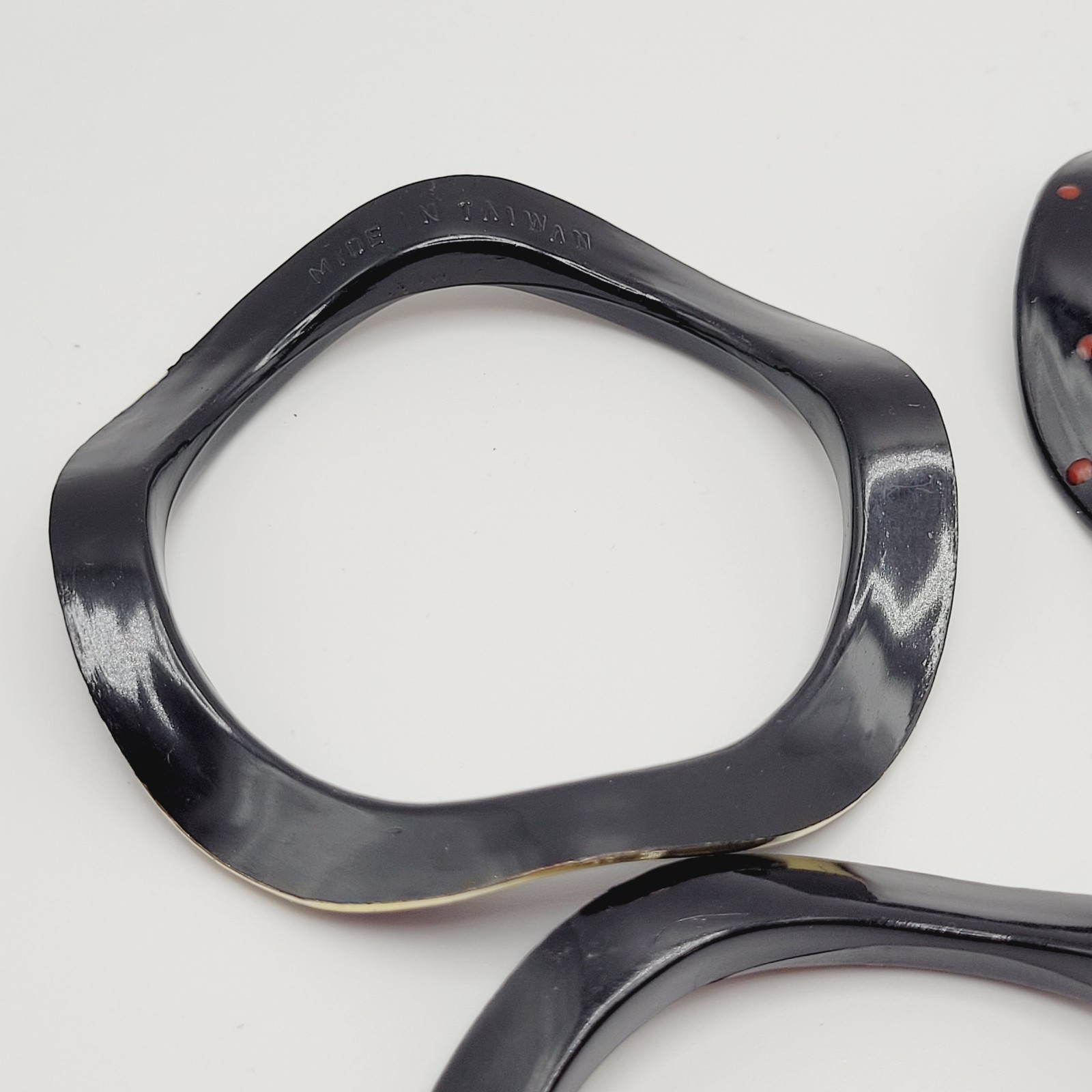 5 Black Color Different Shape Size Bangle Bracelet Retro Style Vintage 1980s