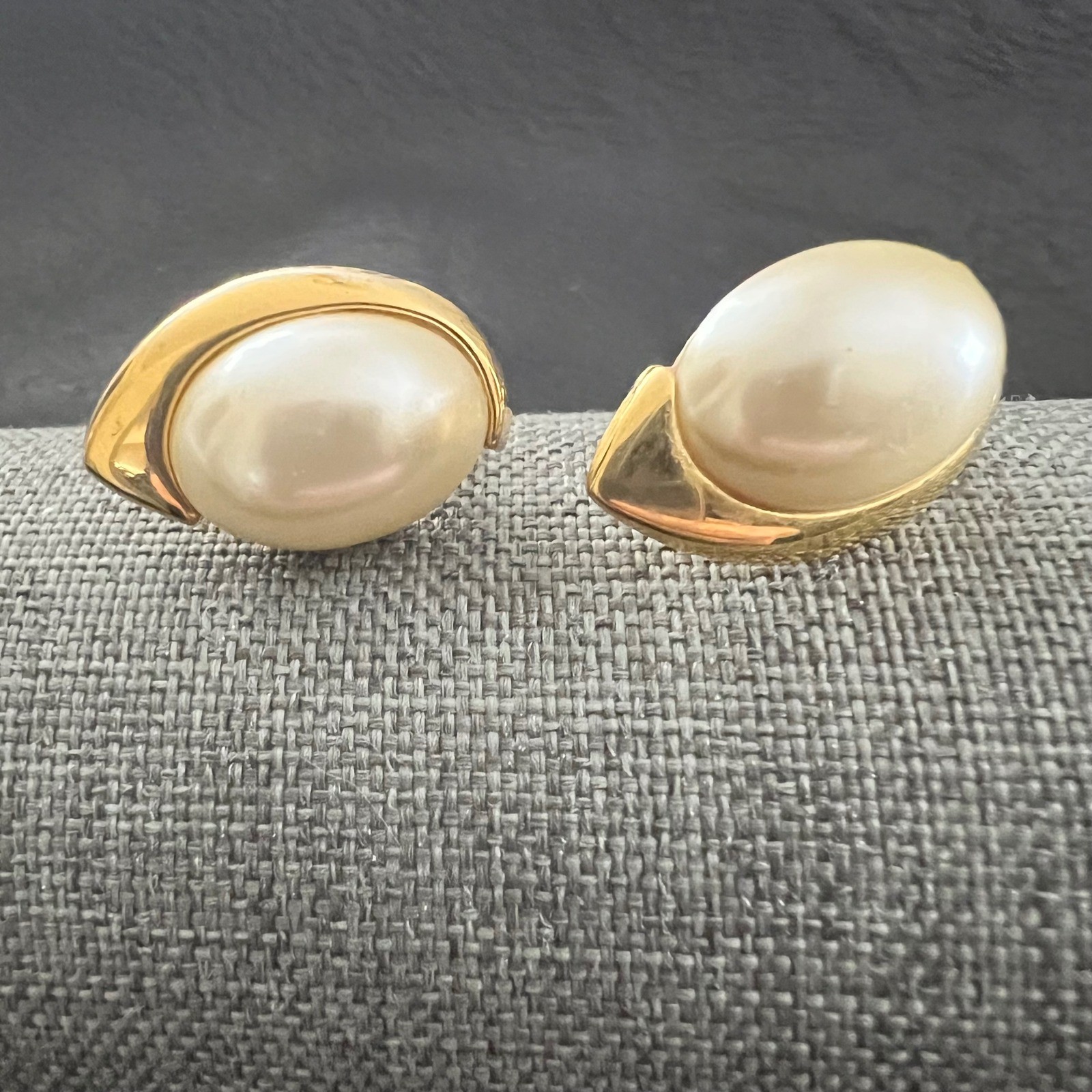 Napier Vintage Faux Pearl Gold Tone Screw Back Clip On Earrings 1″ Old Money 80s
