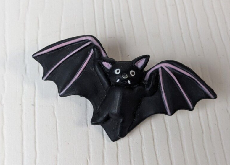 Fun World PIN Halloween Vintage BAT Black VAMPIRE Purple Holiday Brooch