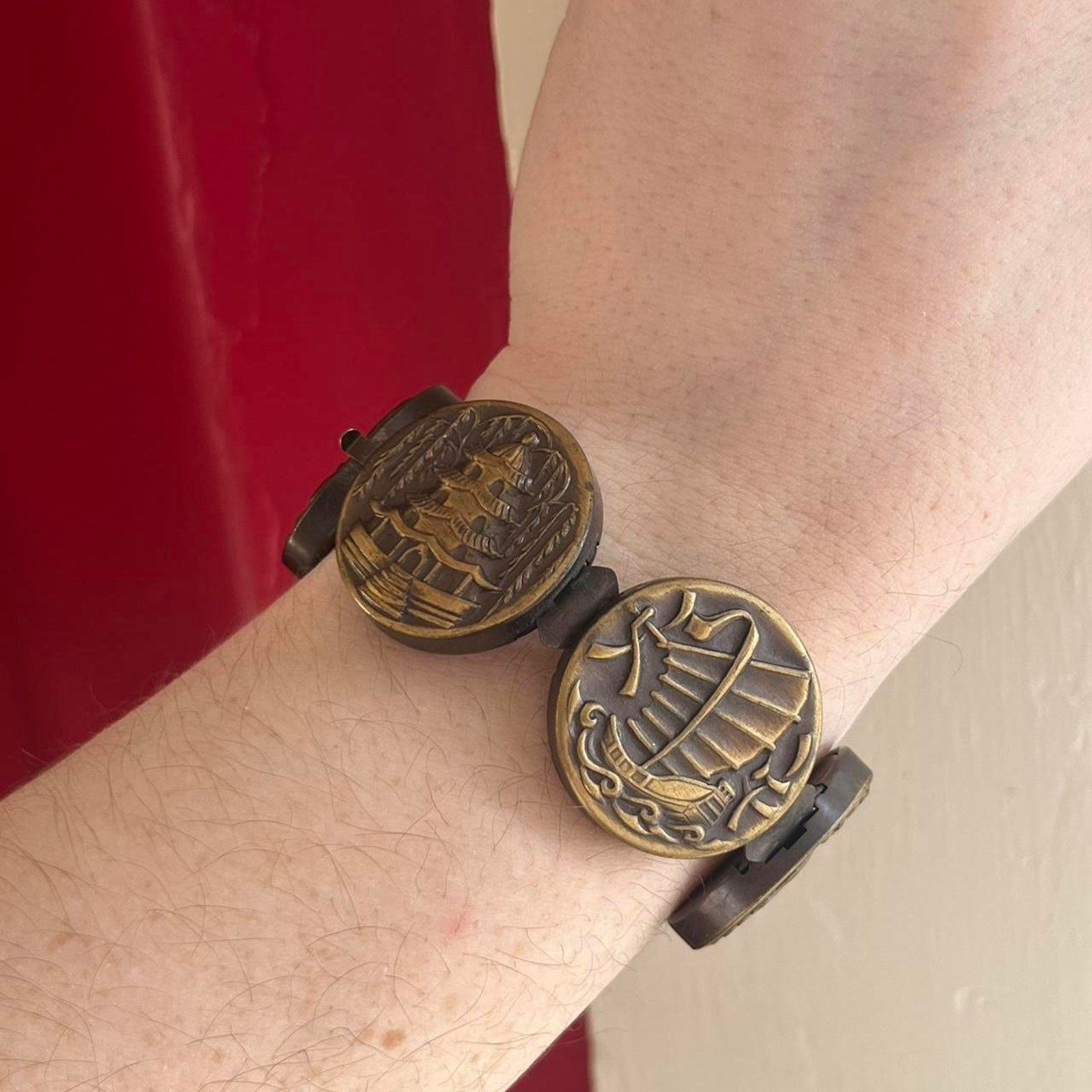 Vintage 1950s Bronze Tone Chinese Dragon Ships Temple Motif Circle Link Bracelet