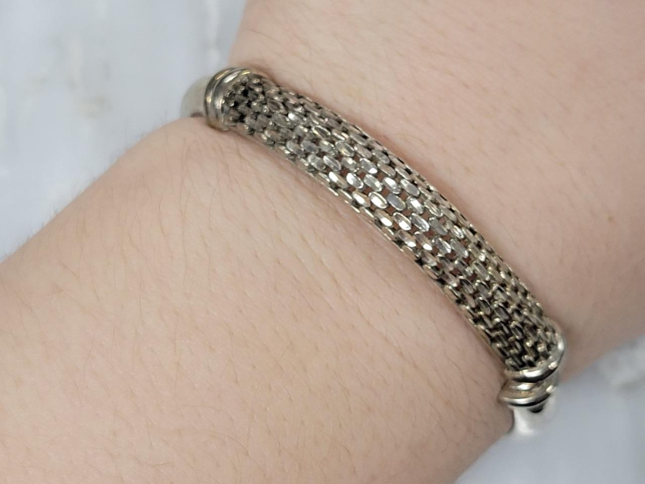 Vintage Sterling Silver Cut-Out Hinged Bangle Bracelet ~ 6-3/4″ ~ 19g ~ 11-I901