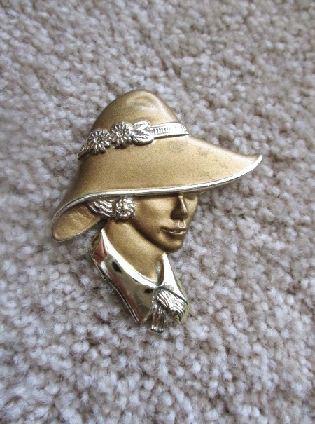 Vintage Torino Lady Portrait Brooch Gold Tone Art Deco Style Woman Hat Pin
