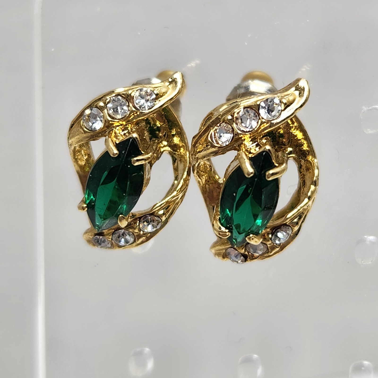 Vintage Emerald Green Rhinestone Goldtone Bracelet 7″ Earrings 2 Pair May Birth