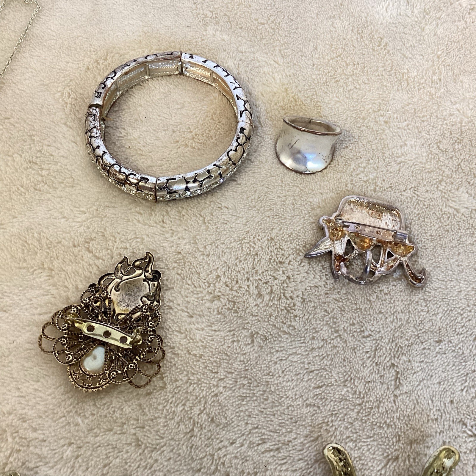 Eclectic Lot Of Costume Jewelry Necklaces, Pendant, Brooch, Ring Bracelet READ