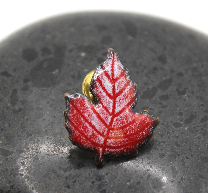 Vintage Maple Leaf Pin Fall Colors Enamel on Copper Signed Brit