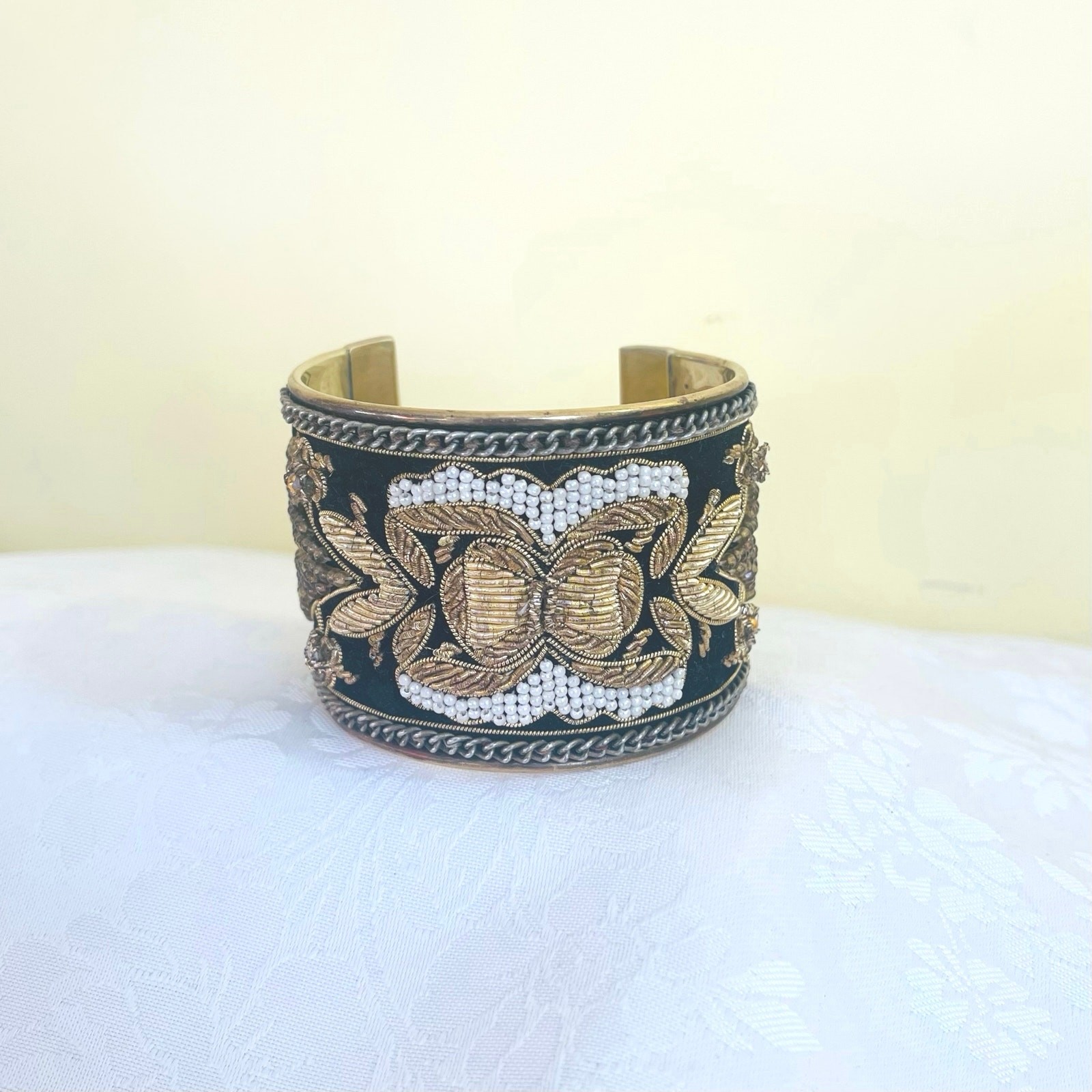 Vtg Artisan Wide Cuff Bracelet Bullion Embroidered Zardozi Style Seed Bead Brass