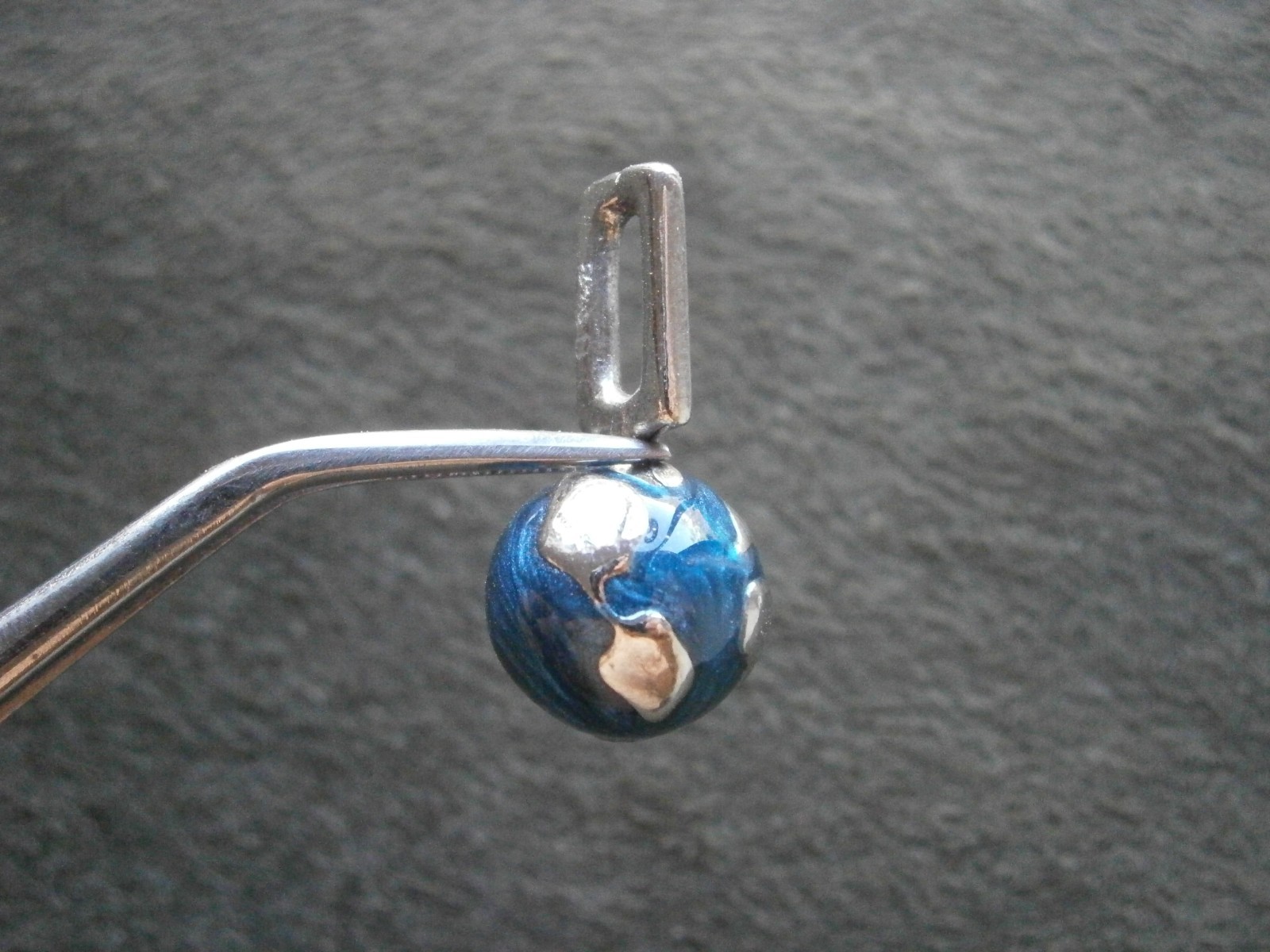Globe Earth Vintage Silvertone & Enamel Bracelet Charm Pendant 6.7g ~ Large Bail