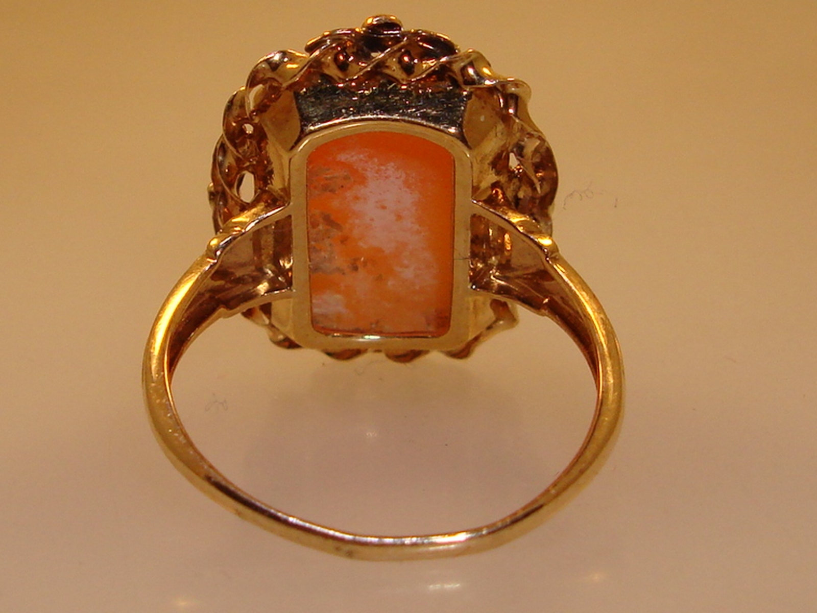 LOVELY ART DECO 10K GREEN & ROSE GOLD CARVED SHELL CAMEO RING SIGNED BDA!