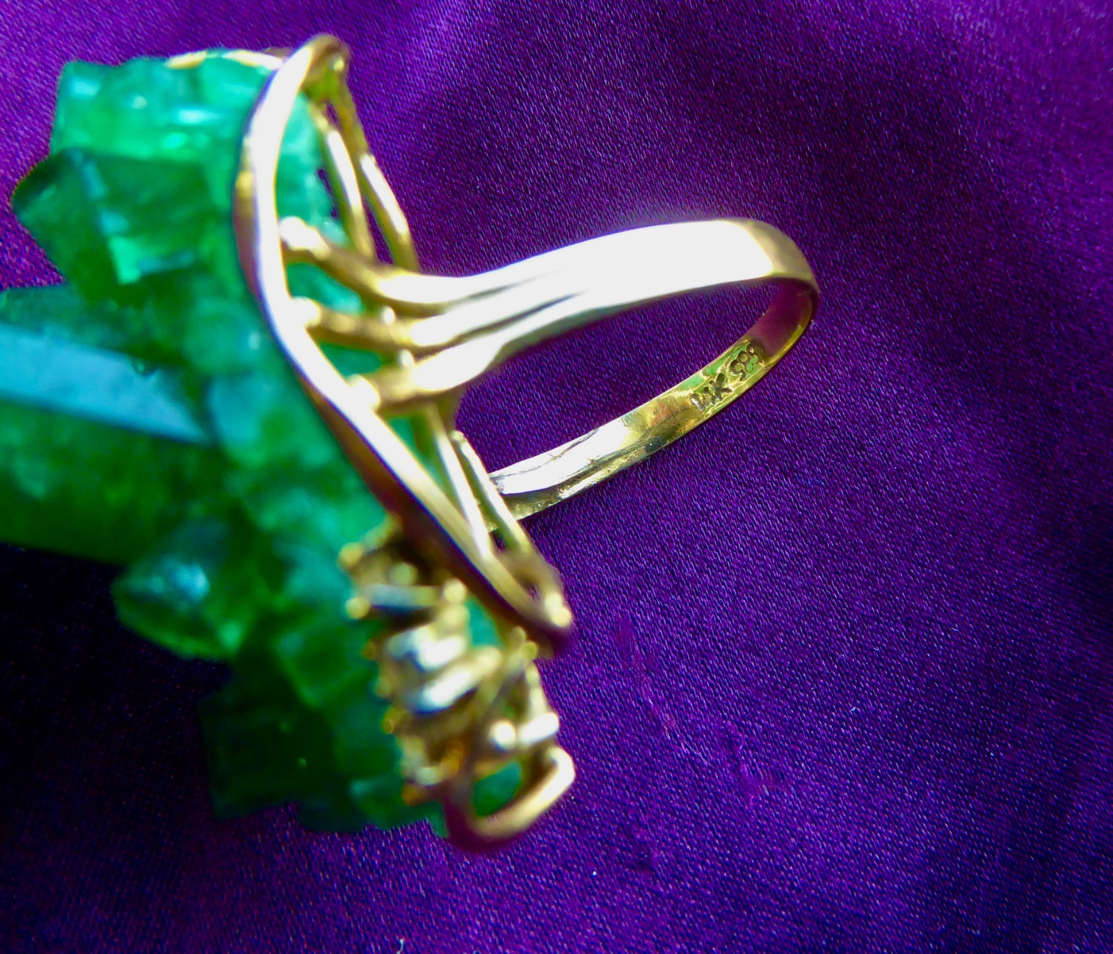 Vintage 1970s 14k Gold and Synthetic Emerald Crystal Ring Freeform Brutalist